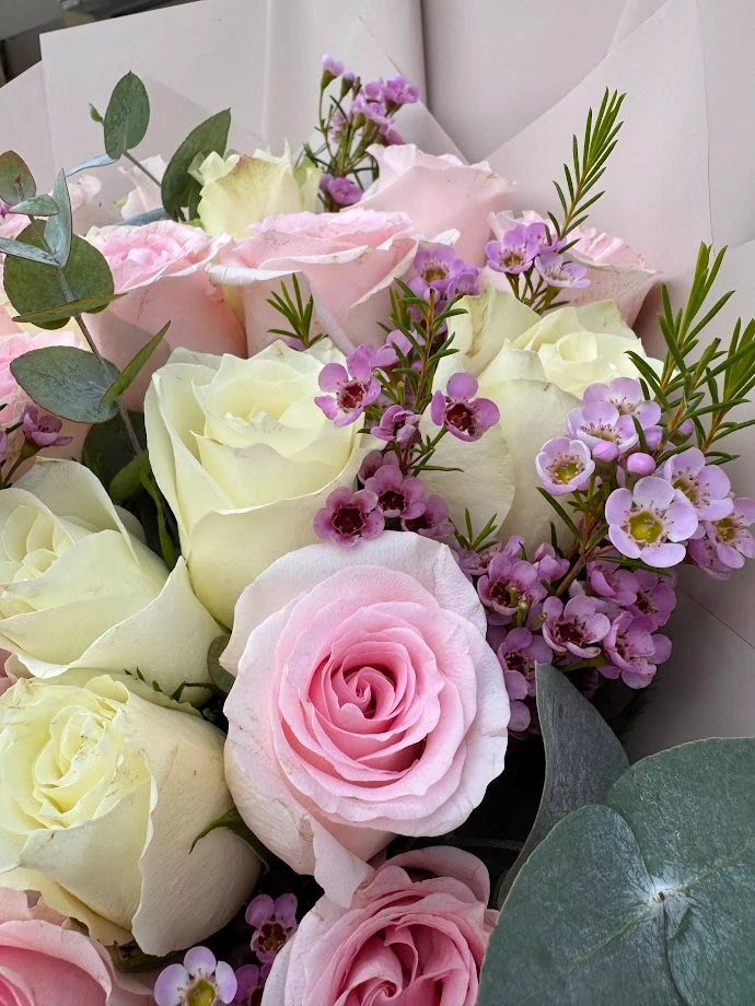 Güller ve Bahar Dalları