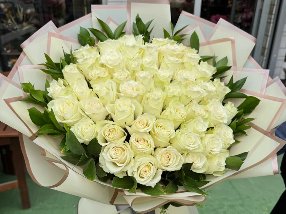 51 Adet İthal Beyaz Gül - İsteme Çiçeği