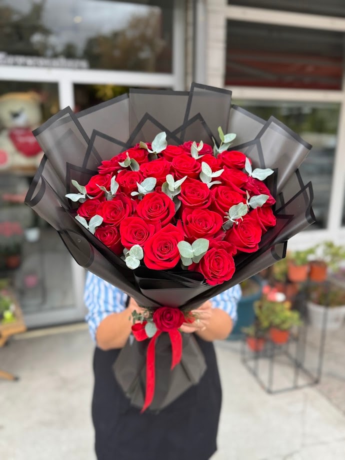 25'li İthal Kırmızı Gül Buketi - Lia Flowers