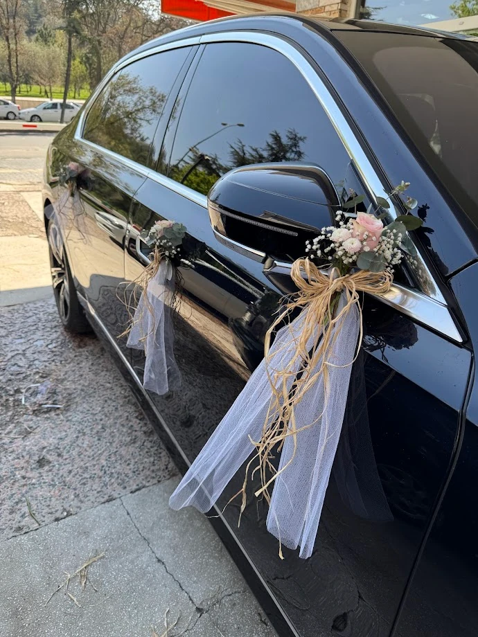 Araba Süsleme Hizmeti (Pembe İthal Güllerle)