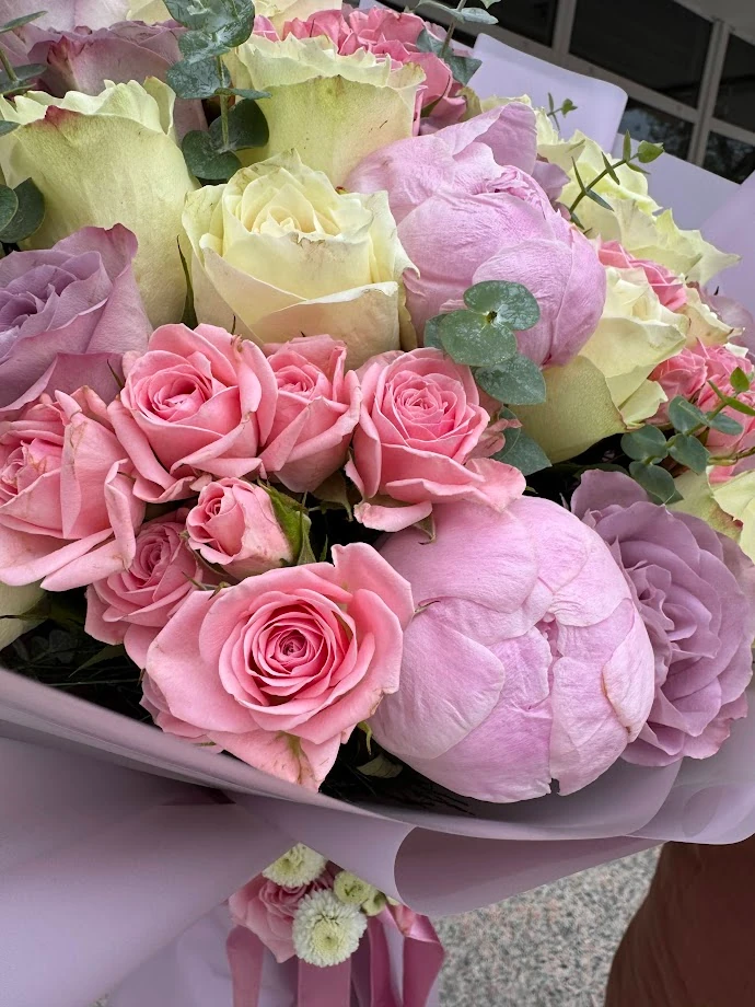 Şakayıklar ve Güller 1001