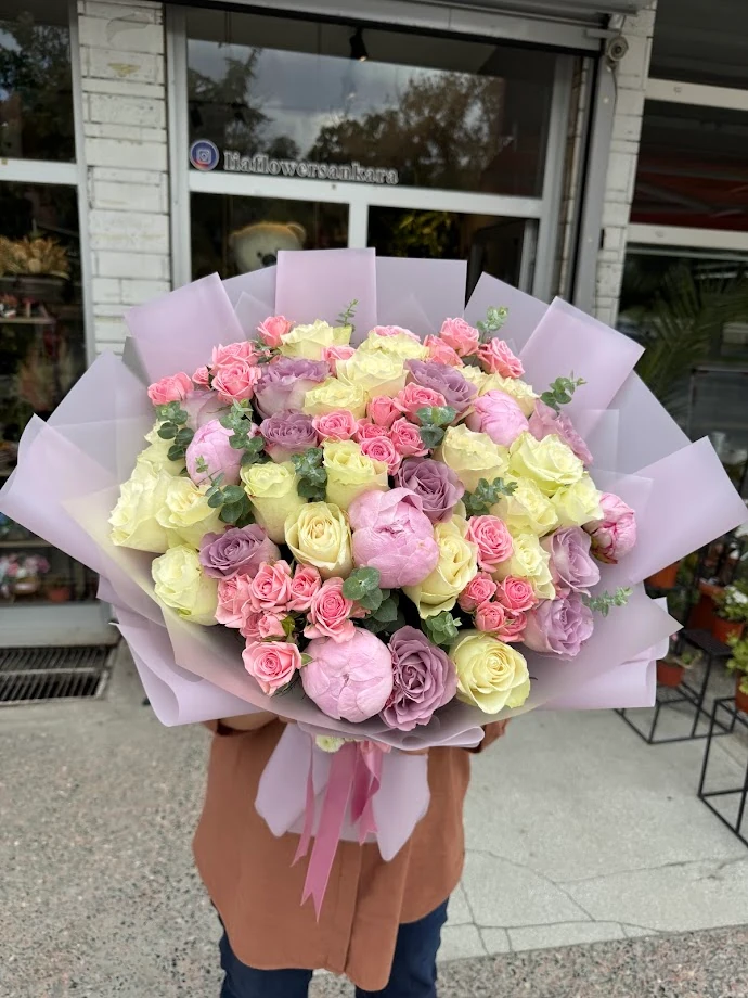 Şakayıklar ve Güller 1001