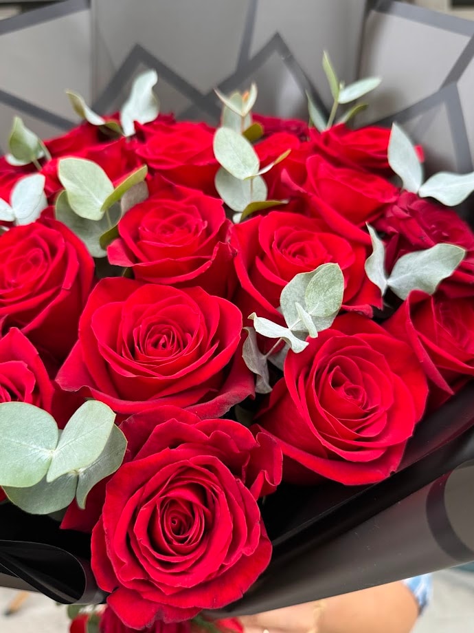 25'li İthal Kırmızı Gül Buketi - Lia Flowers