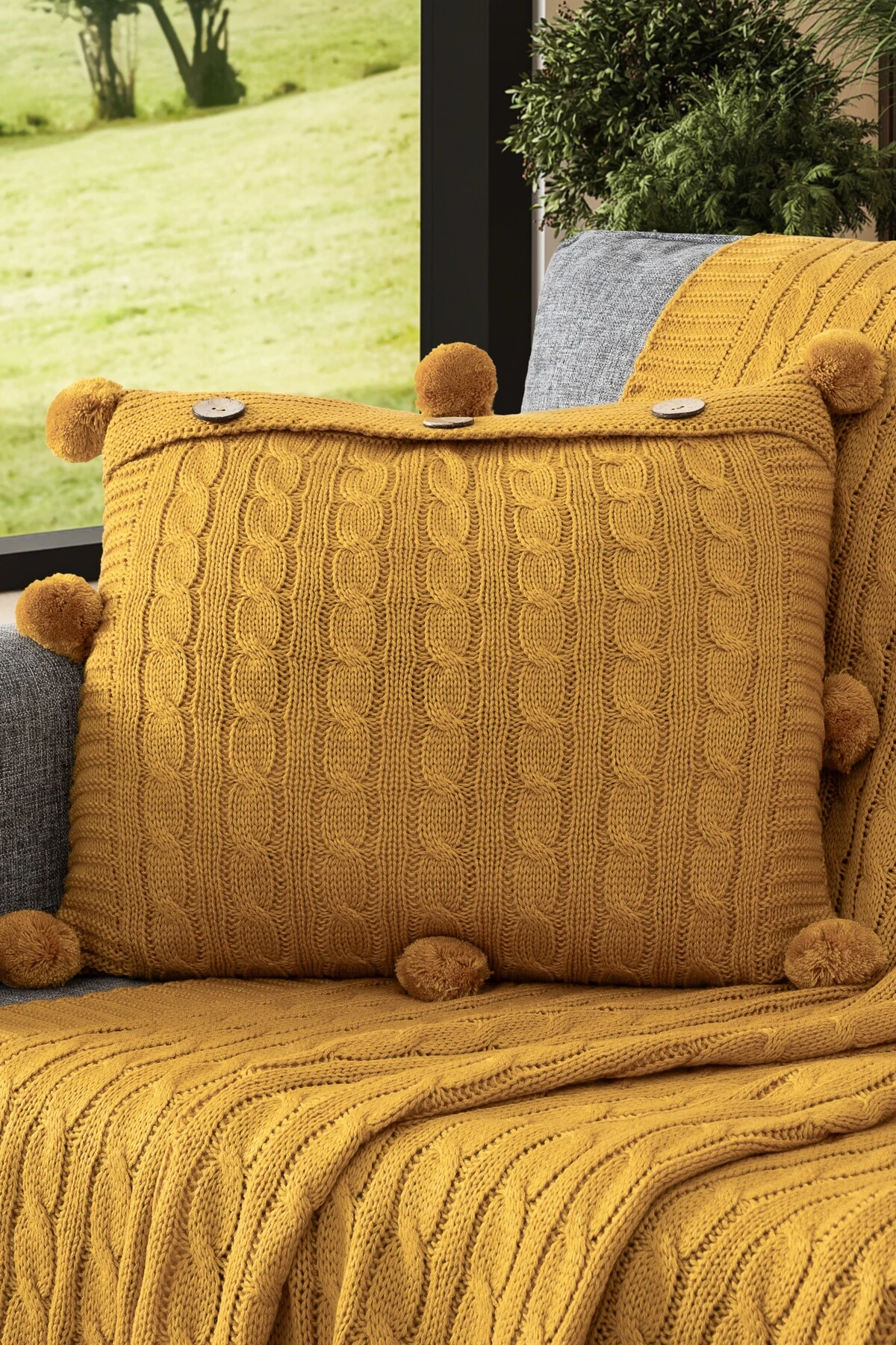 Ponponlu Triko Örme Kırlent Kılıfı - 40x40 cm Kare Yastık Kılıfı - hardal