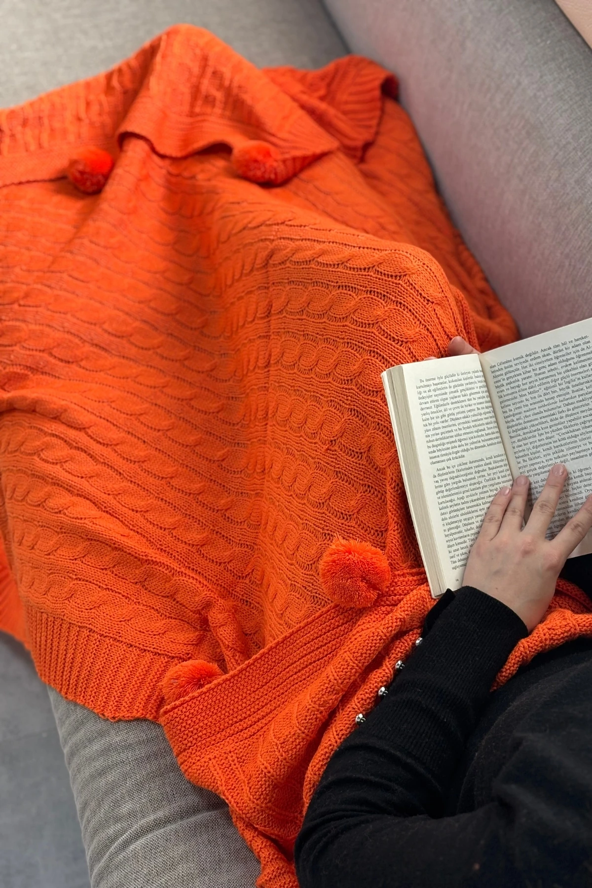Ponponlu Triko Örme Tv Battaniyesi–Örgü Koltuk & Omuz Şalı & Diz Battaniyesi–130x170 cm-Turuncu