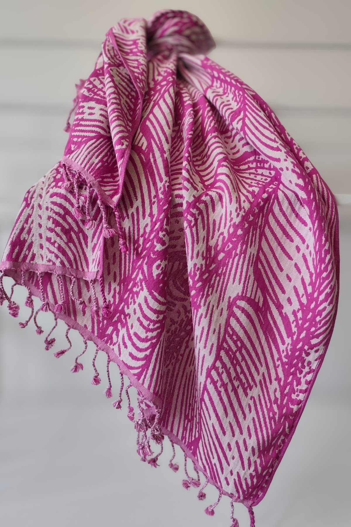 Jakarlı Müslin Peştemal-Yaprak Desen-90x170 cm - fuşya