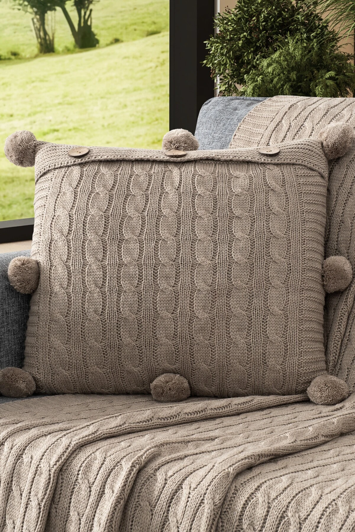 Ponponlu Triko Örme Kırlent Kılıfı - 40x40 cm Kare Yastık Kılıfı - bej