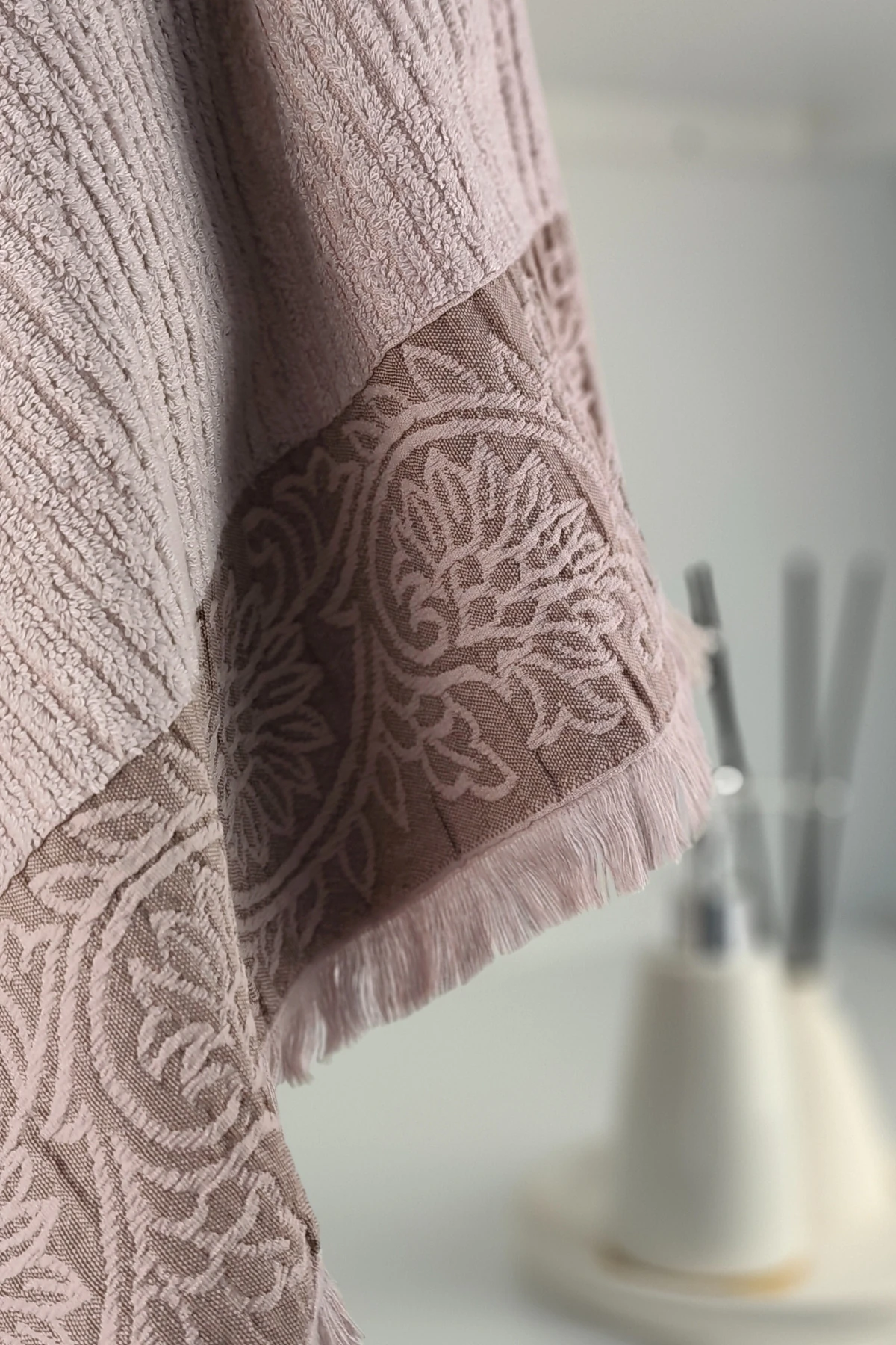 Püsküllü Bambu Banyo Havlusu - Lila Renk Ekstra Yumuşak Havlu - 70x140 cm - Kabartma Bordürlü