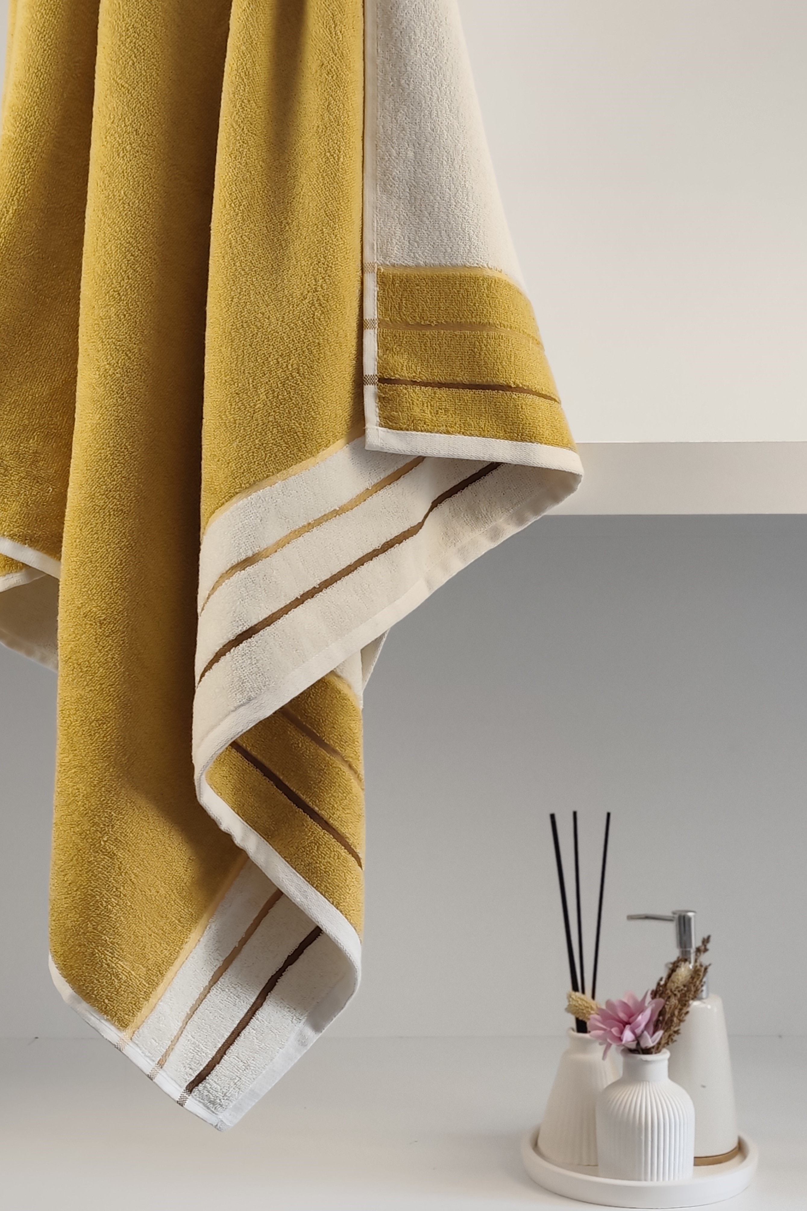 Hardal Ucu Çizgili Banyo Havlusu - İpliği Boyalı & Yüksek Su Emici - %100 Pamuk - 90x150cm