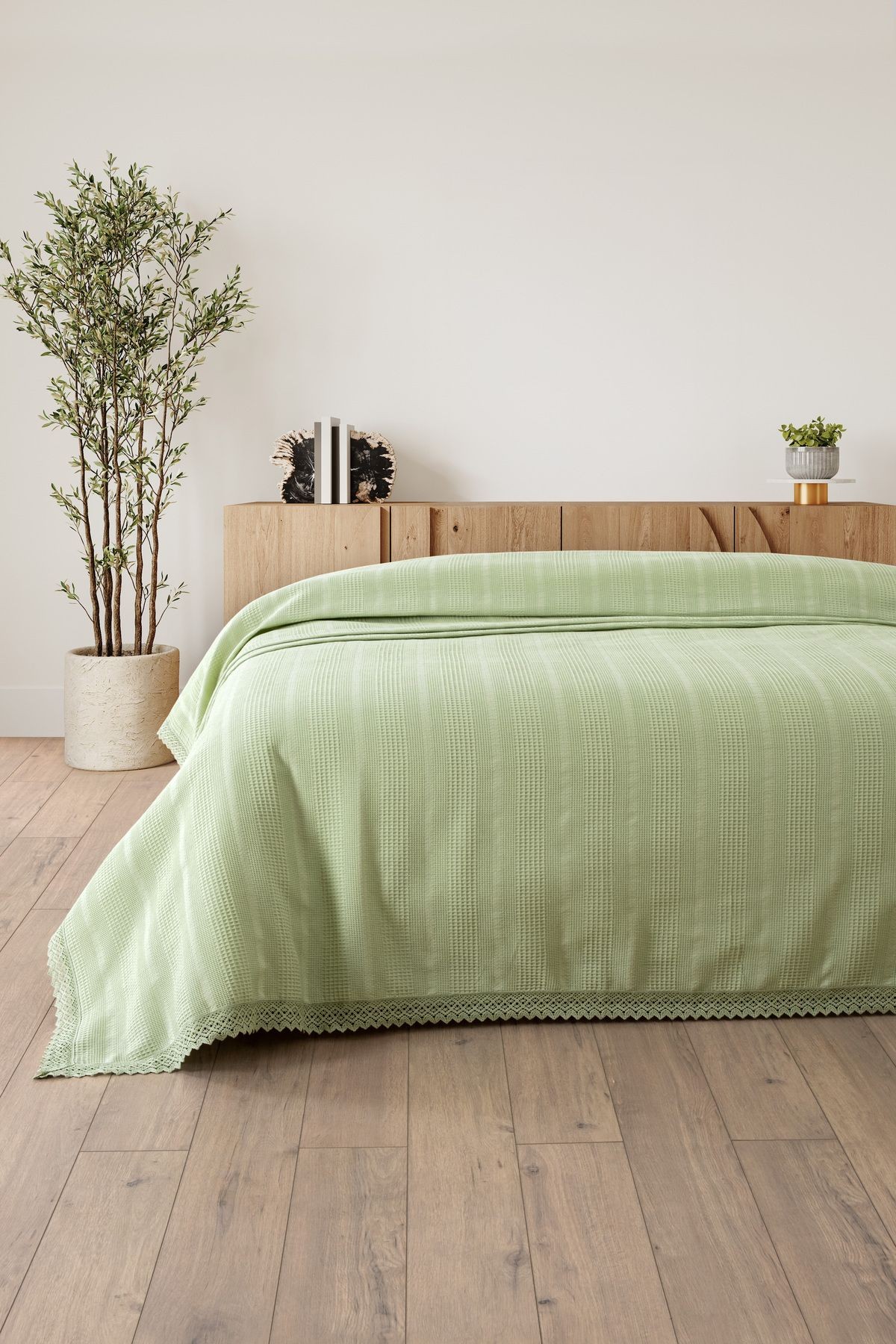 Kopanaki Dantelli Çift Kişilik Pike-210x230 cm - Fıstık Yeşili