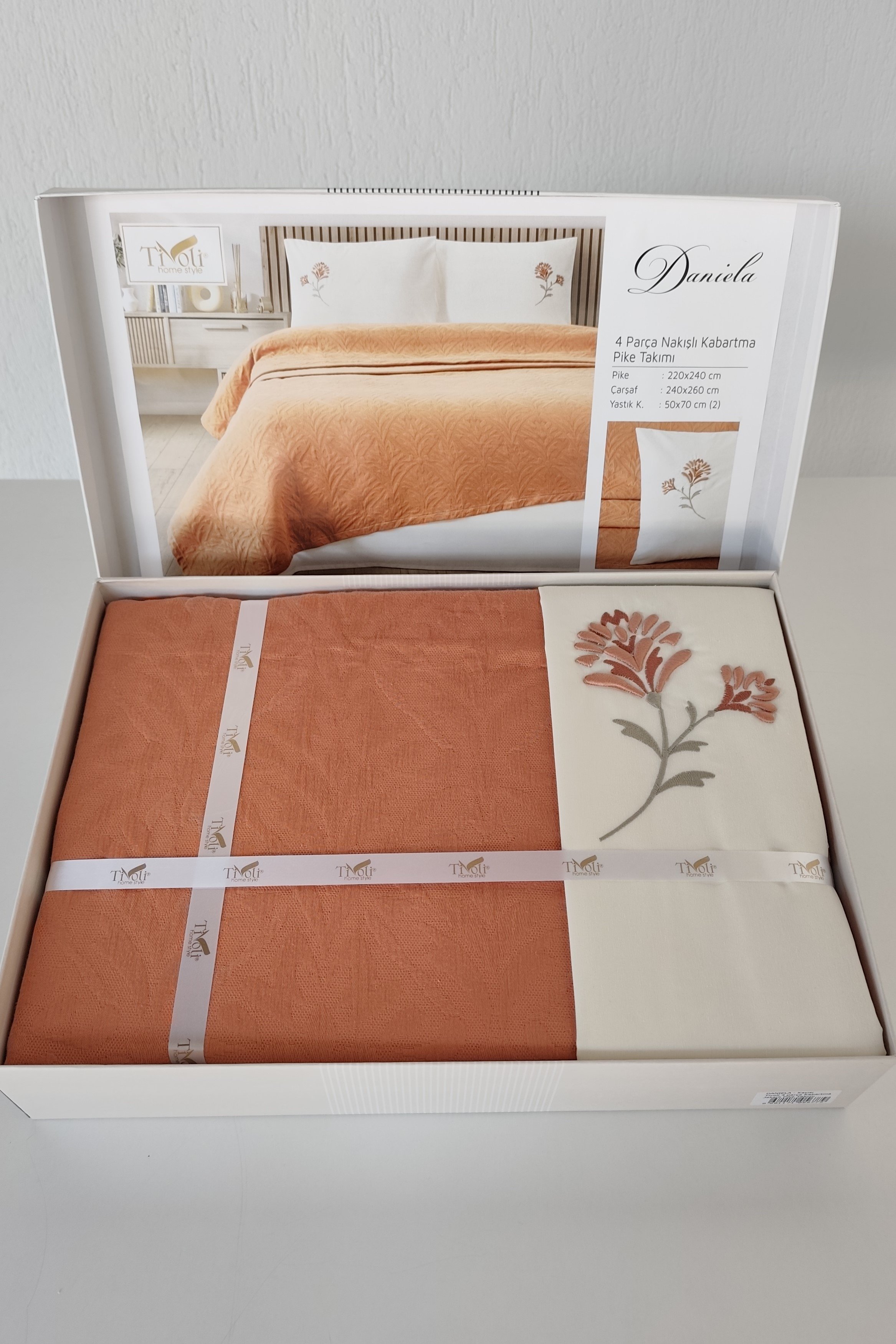 Tivoli Nakışlı Pike Takımı- Jakarlı Pike Yatak Örtüsü-Daniela-220x240 cm - kayısı