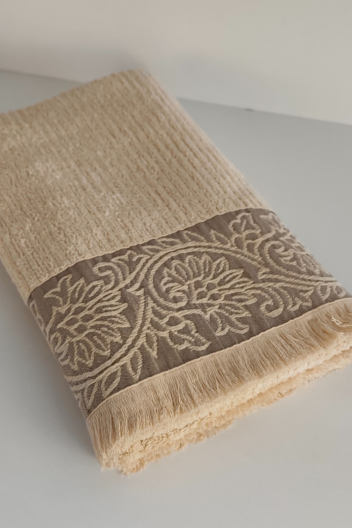 Bambu Kabartma Bordürlü Banyo Havlusu - Ekstra Yumuşak & Güçlü Su Emici - 70x140 cm - Kapuçino