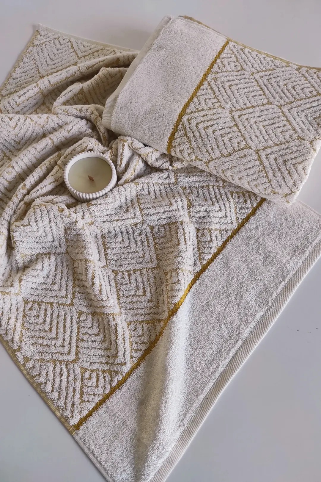 Geometrik Desenli Zemini Renkli Bambu El Havlusu - 50x90 cm
