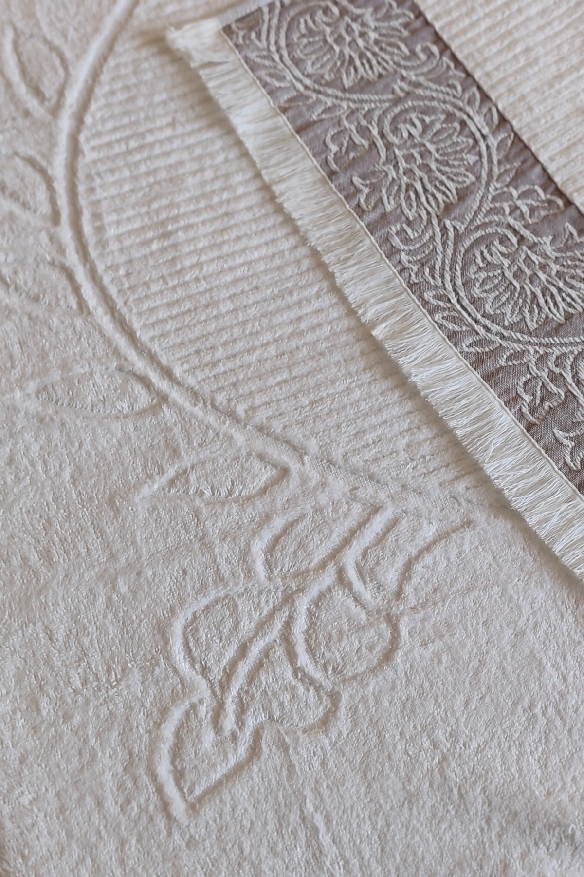 Bambu Banyo Havlusu - Püsküllü & Ekstra Yumuşak & Süper Emici - 70x140 cm - Ekru