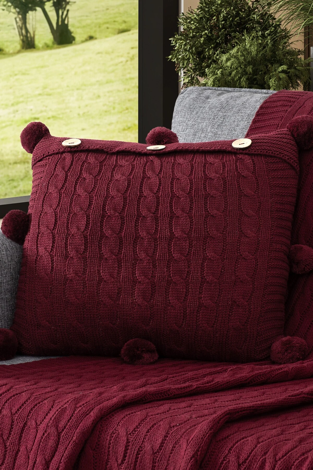 Ponponlu Triko Örme Kırlent Kılıfı - 40x40 cm Kare Yastık Kılıfı - bordo