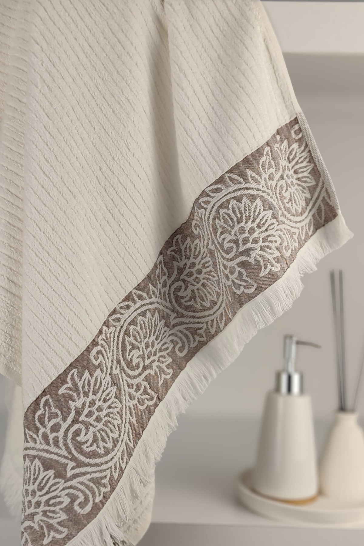 Bambu Banyo Havlusu - Püsküllü & Ekstra Yumuşak & Süper Emici - 70x140 cm - Ekru
