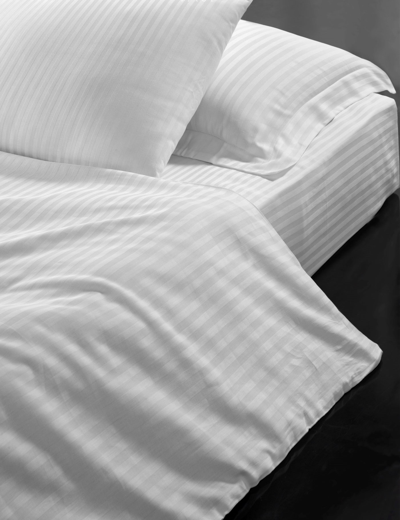 Çift Kişilik Çizgili Saten Nevresim - Otel Koleksiyonu