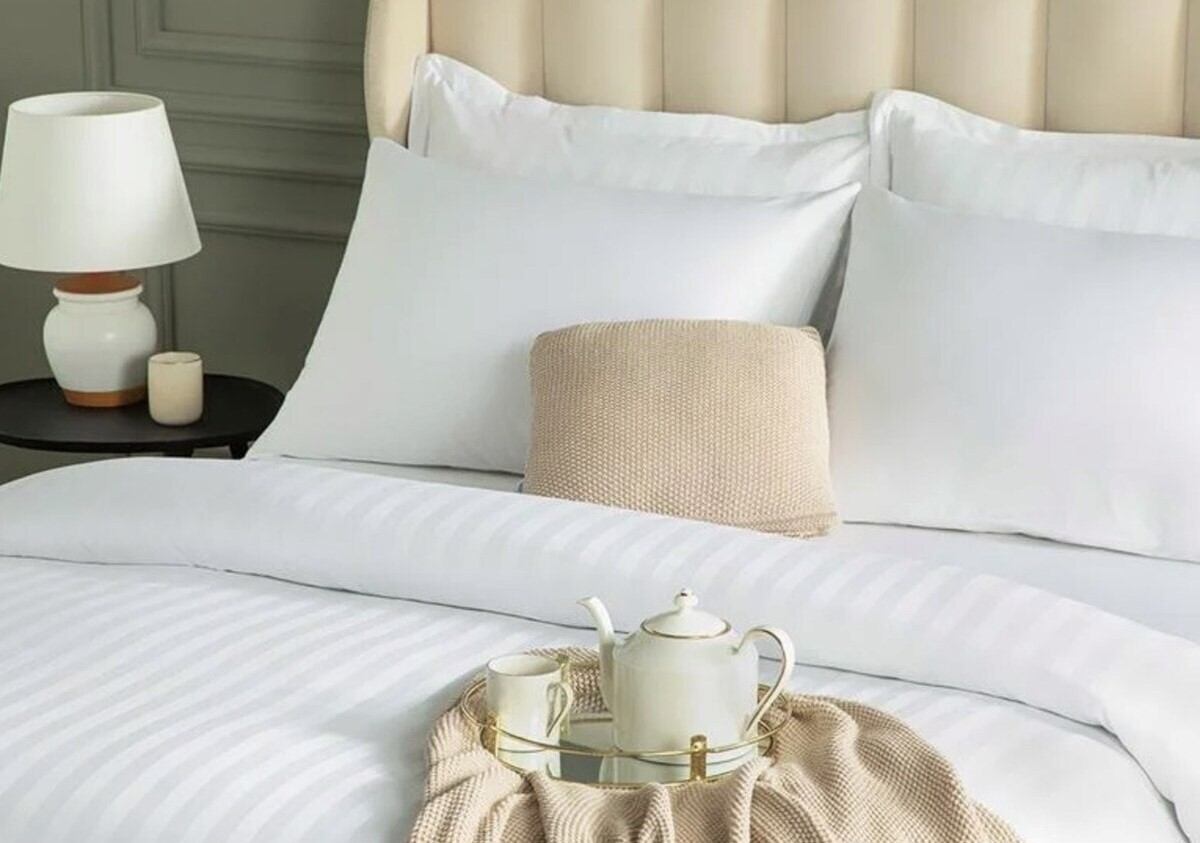 Çift Kişilik Çizgili Saten Nevresim - Otel Koleksiyonu
