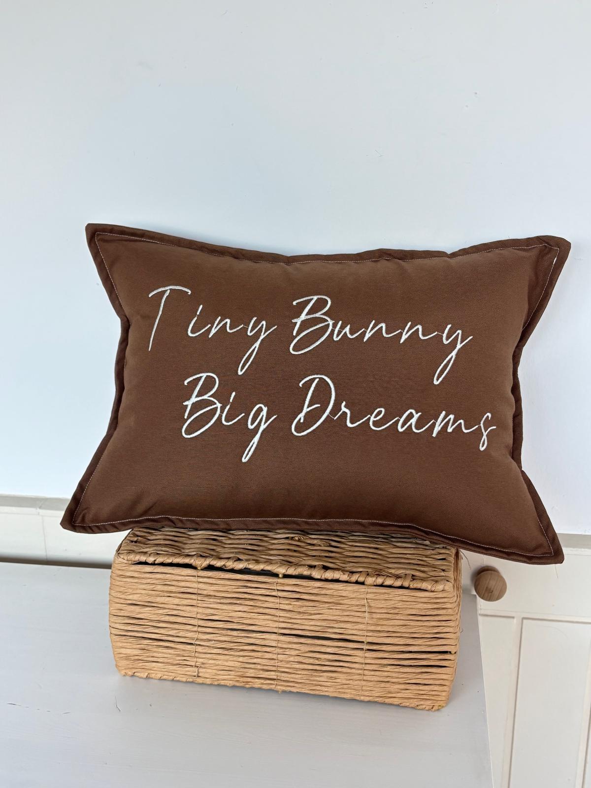 TINY BUNNY FİGÜRLÜ DİKDÖRTGEN YASTIK - SLOGAN KOYU KAHVE
