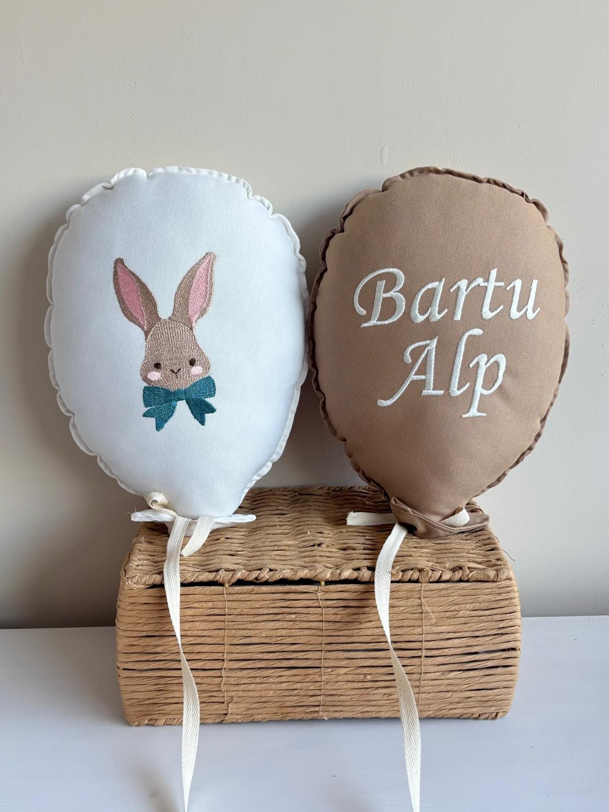 NAKIŞ BALON 2'Lİ PAPYONLU TAVŞAN - SÜTLÜ KAHVE EKRU TAKIM