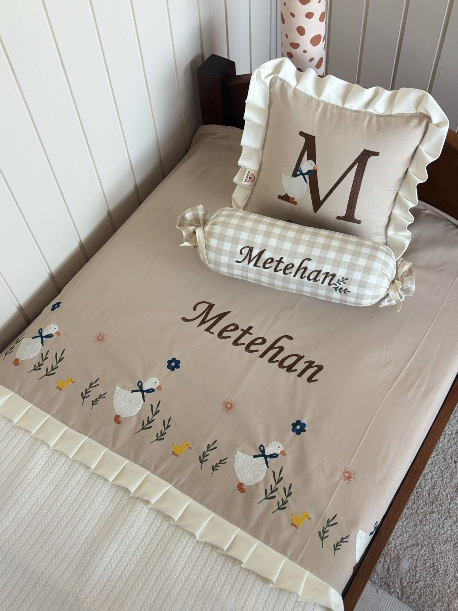 PİKE TAKIMI 3'LÜ SEVİMLİ ÖRDEK - BEJ KOYU KAHVE- LACİVERT KURDELE