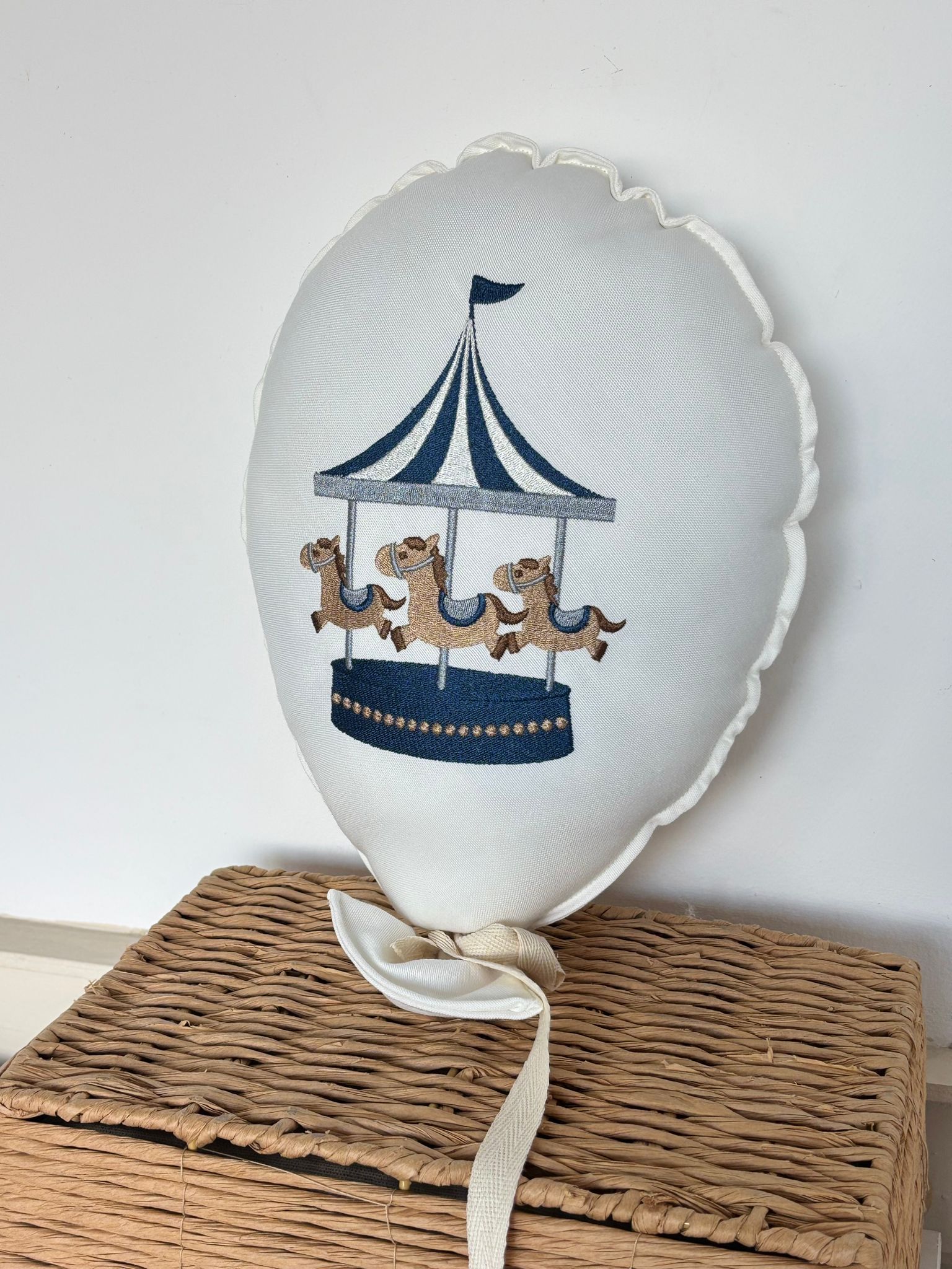 NAKIŞ BALON TEKLİ ATLI KARINCA FİGÜRLÜ - LACİVERT