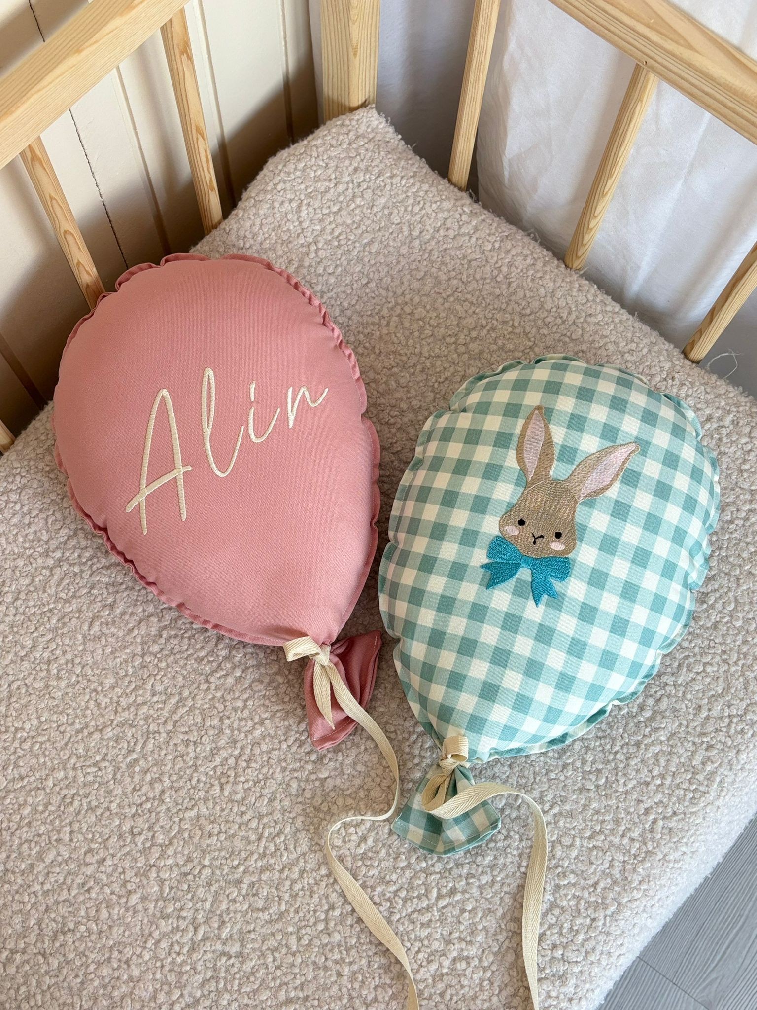 NAKIŞ BALON 2'Lİ PAPYONLU TAVŞAN - GÜLKURUSU NİL YEŞİLİ TAKIM