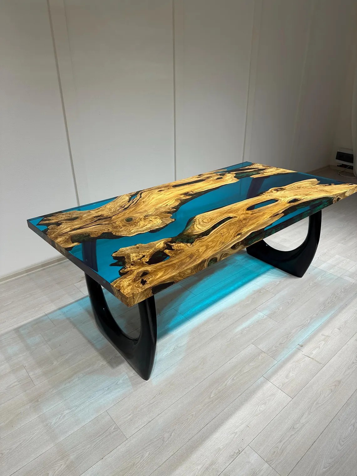 Ocean Blue Epoxy Olive Wood Table – Custom Live Edge Resin Dining or Conference Desk | Handcrafted Nature-Inspired Design | Resin Epoxy Table | INNATURE 
