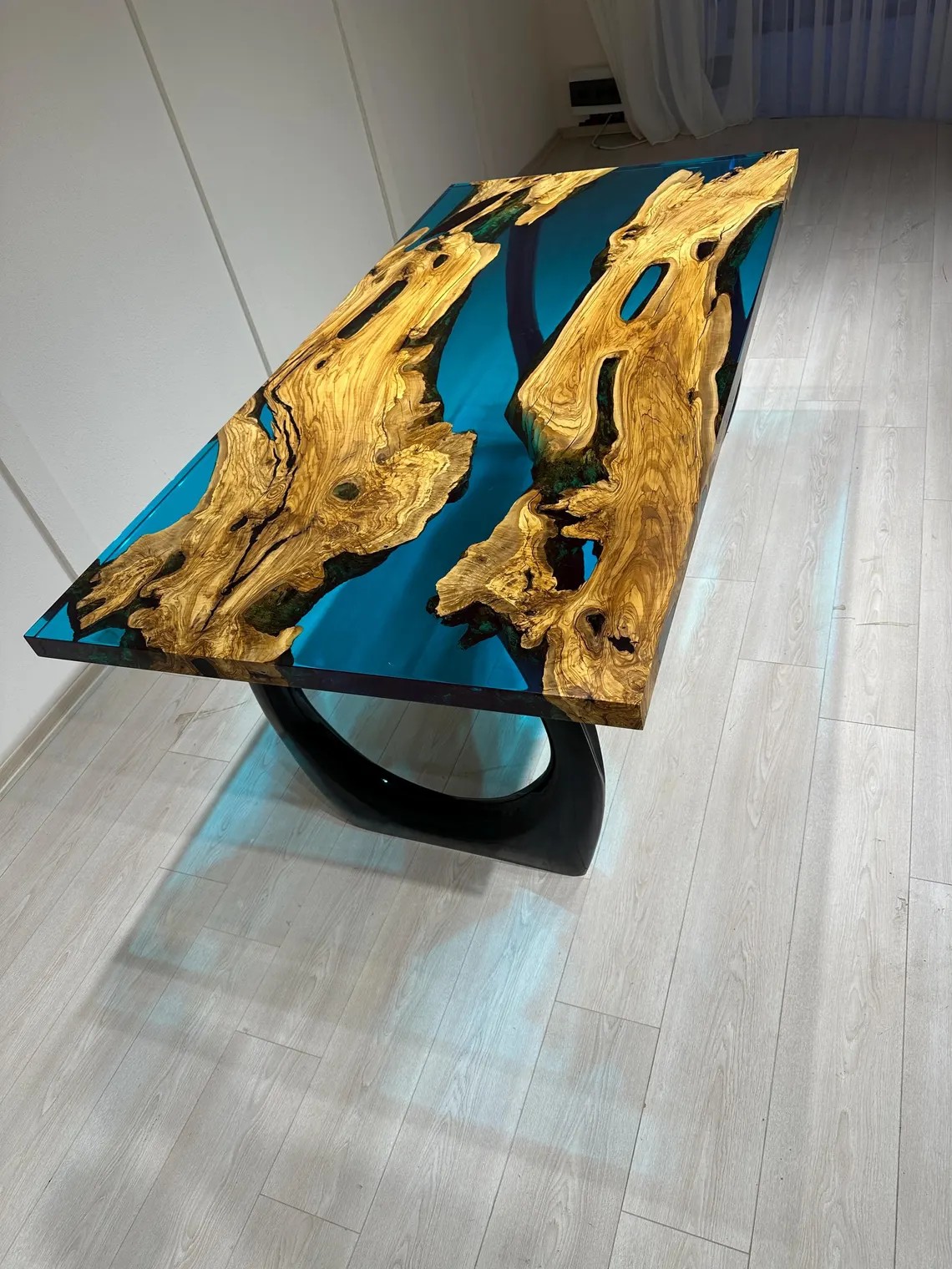 Ocean Blue Epoxy Olive Wood Table – Custom Live Edge Resin Dining or Conference Desk | Handcrafted Nature-Inspired Design | Resin Epoxy Table | INNATURE 