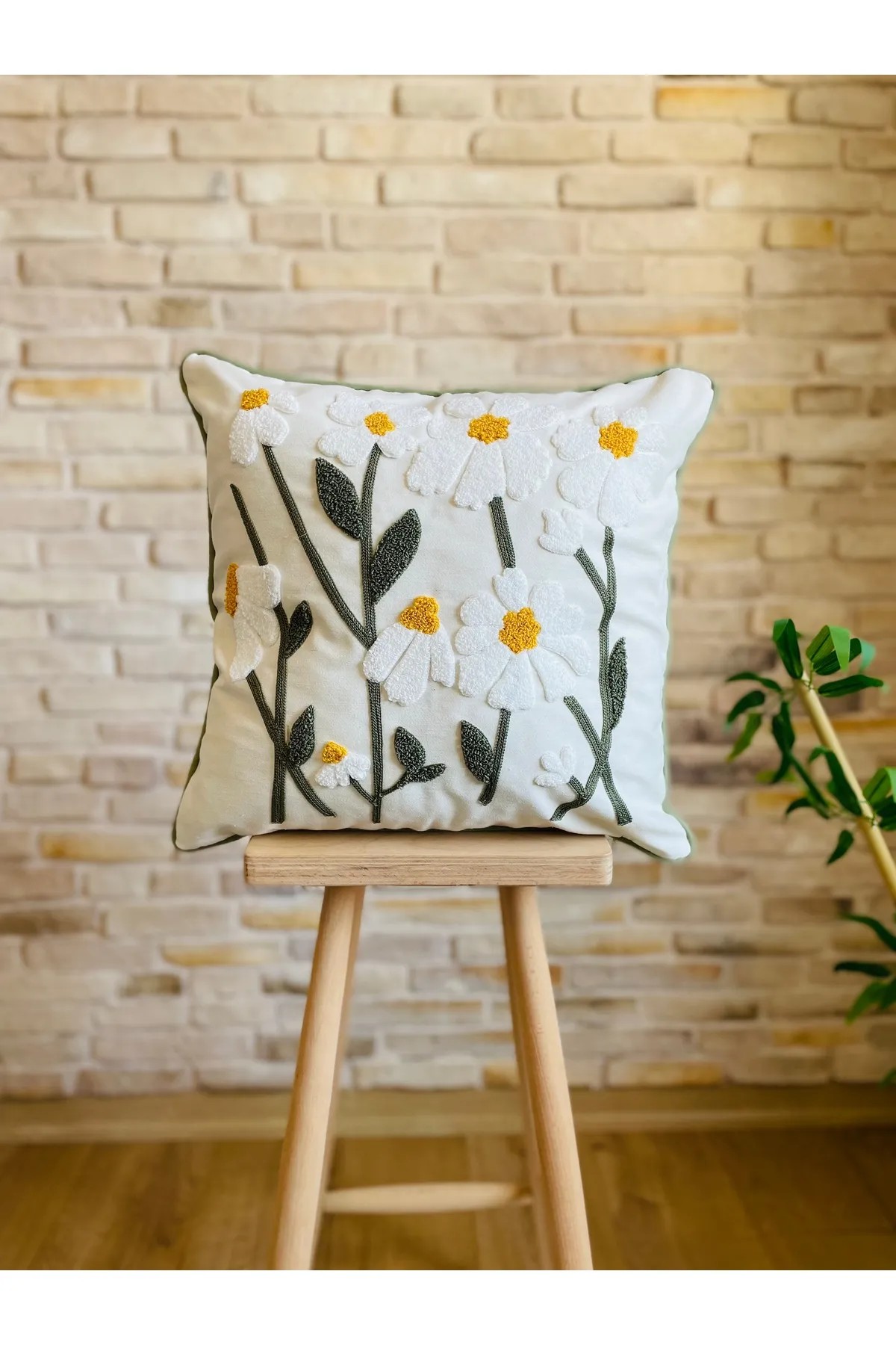 Flower Punch İşlemeli Desenli Kırlent Kılıfı - InNature Home - Papatya Bahçesi