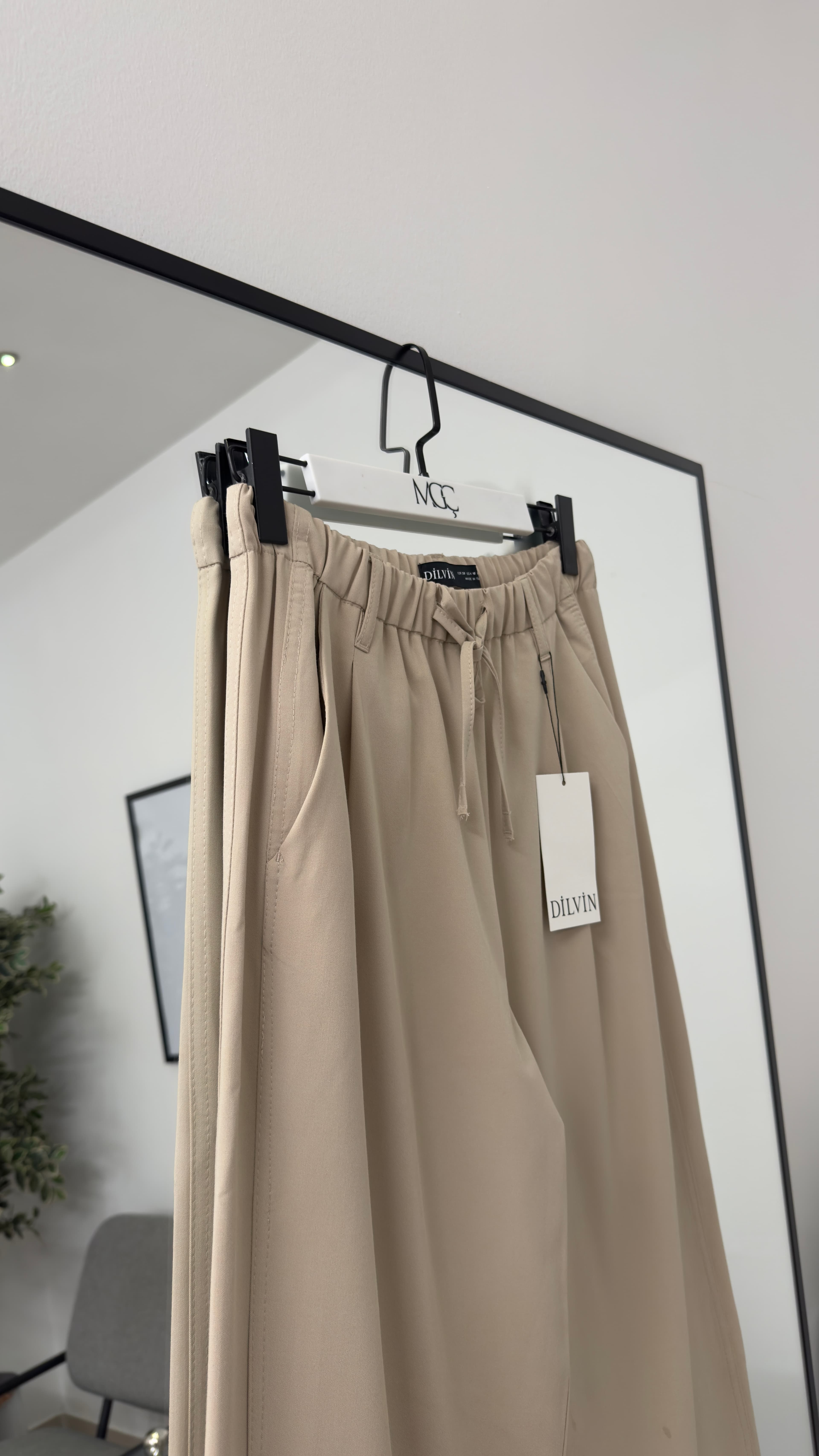 Beli Büzgülü Dümdüz Paça Pantolon/Bej