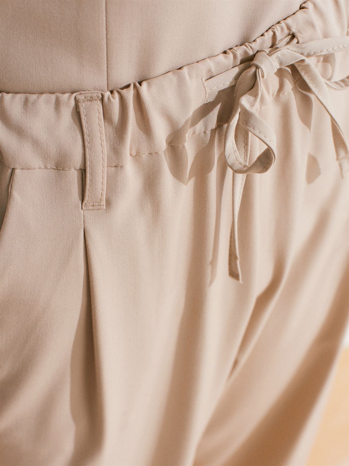Beli Büzgülü Dümdüz Paça Pantolon/Bej