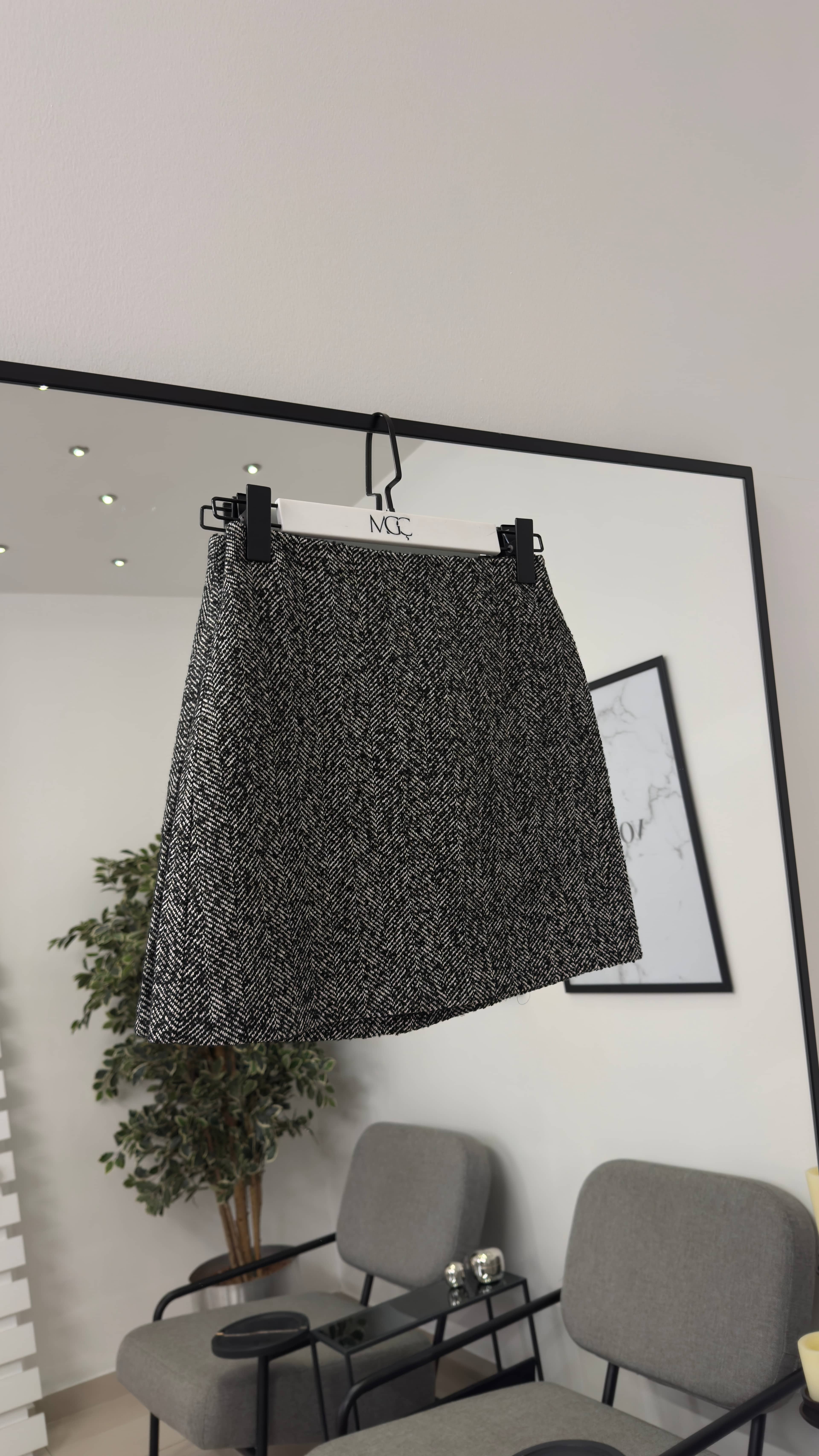 Balık Sırtı Desenli Mini Etek