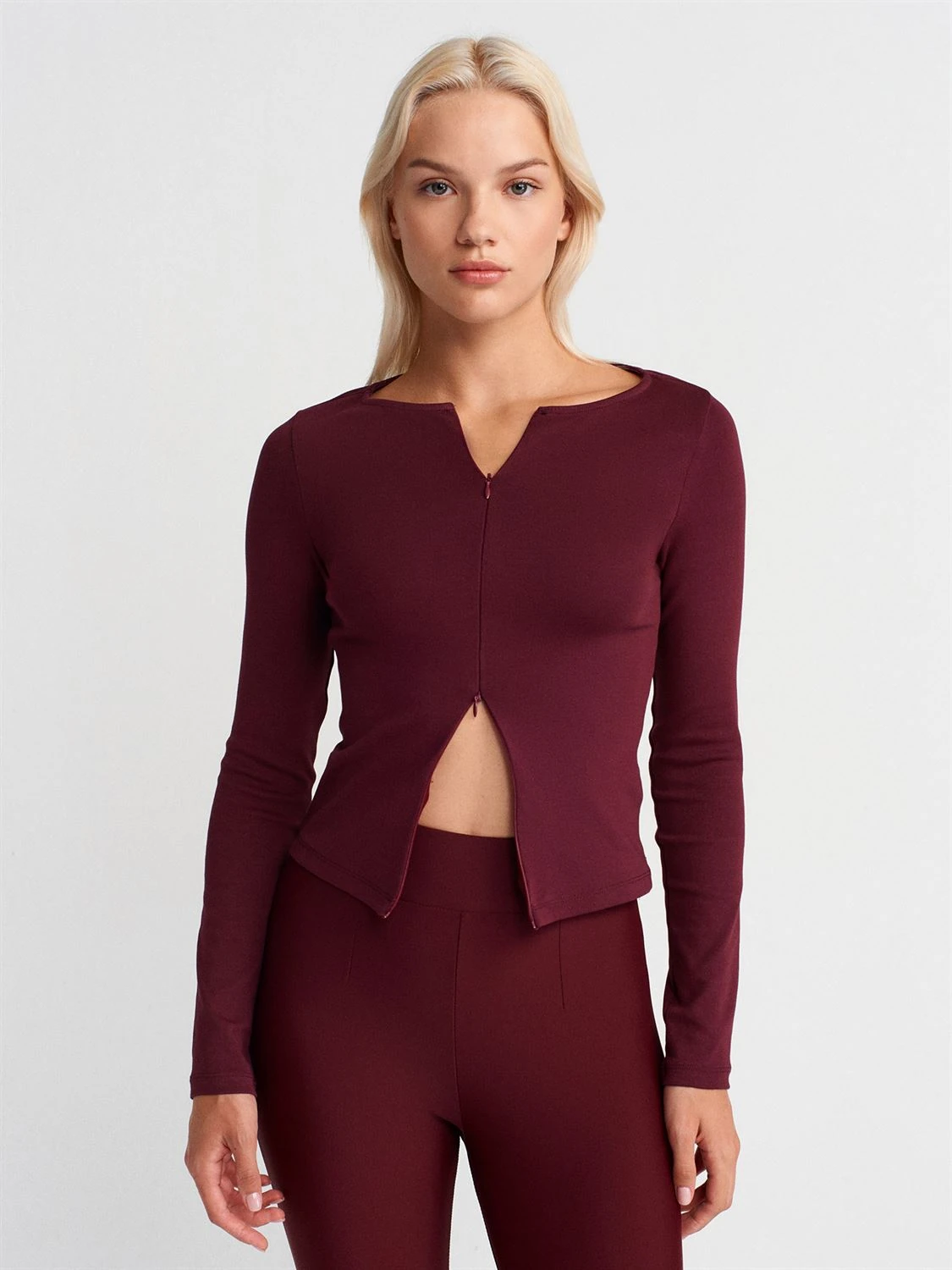 Fermuar Detaylı Uzun Kollu Top - Beyaz/Siyah/Bordo