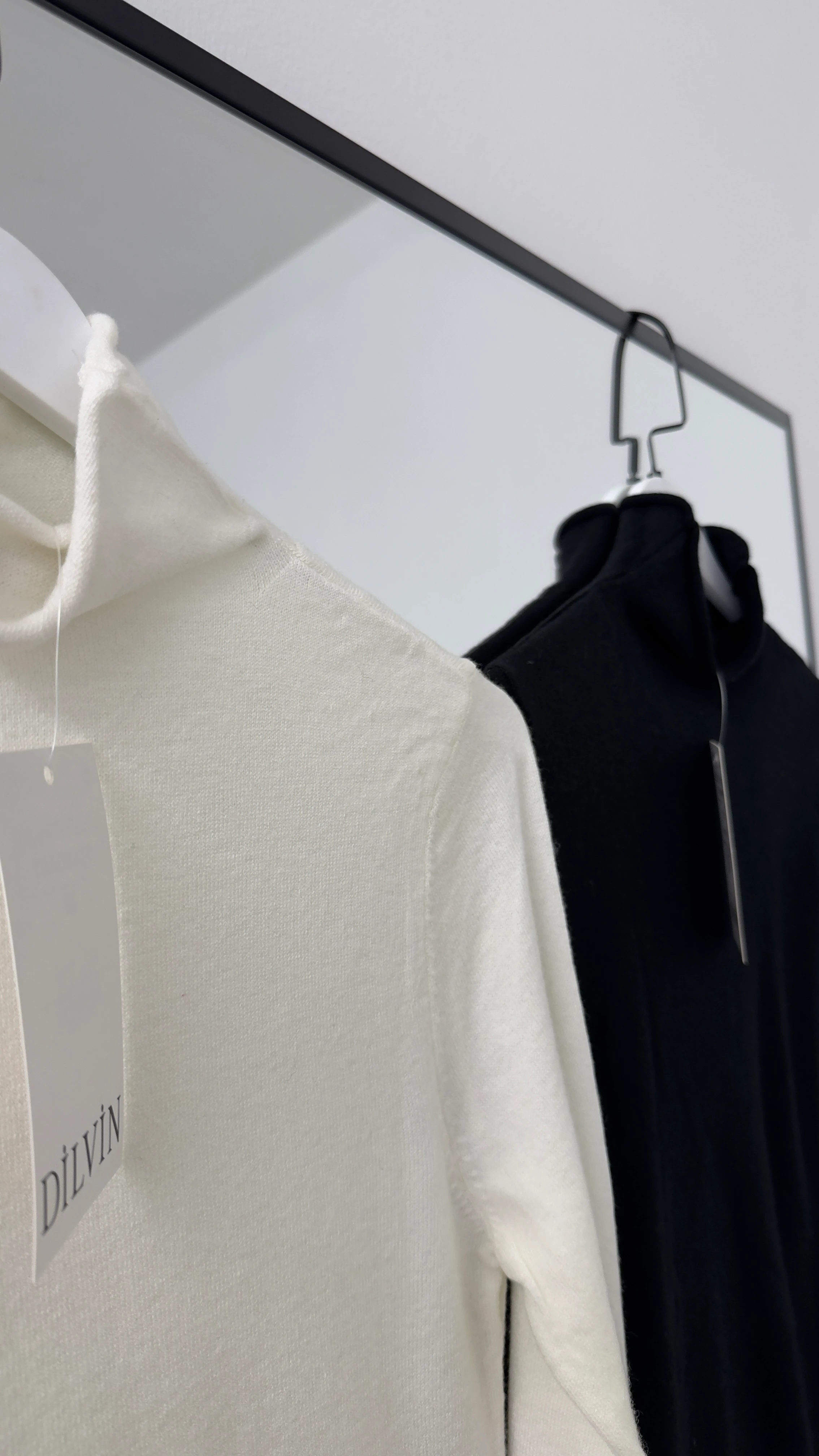 Dik Yaka Yumuşak İnce Dokulu Triko Kazak