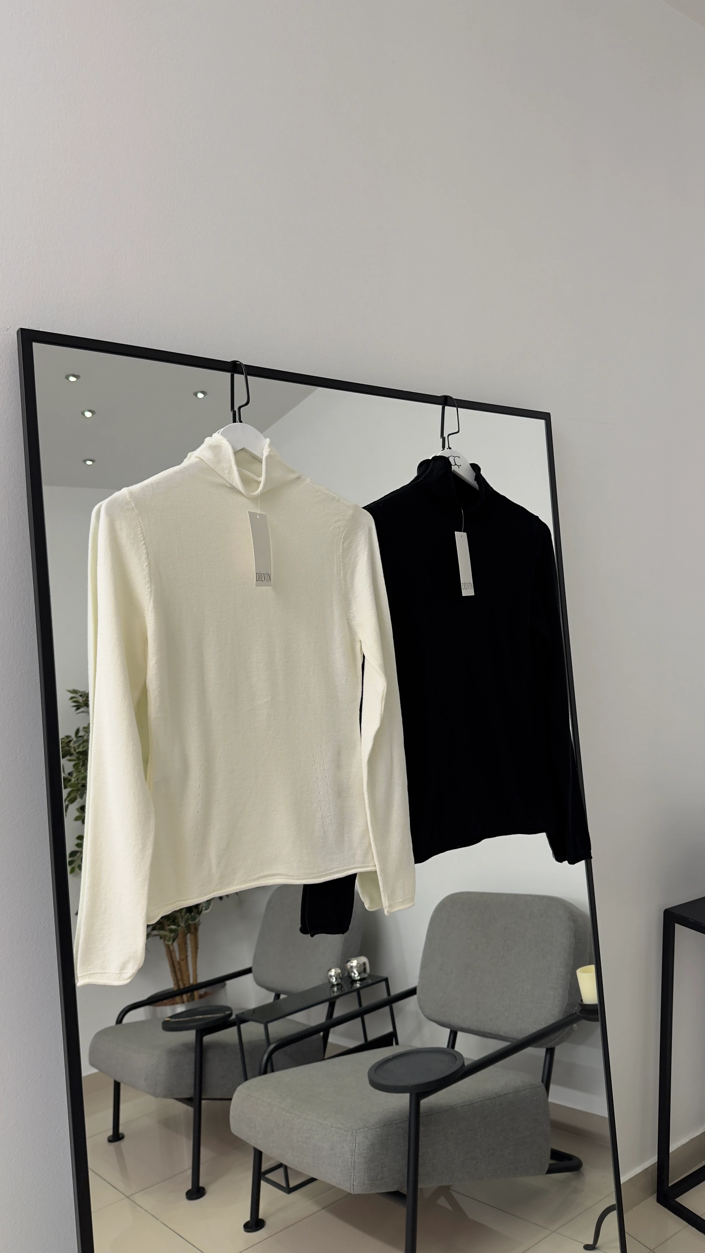 Dik Yaka Yumuşak İnce Dokulu Triko Kazak