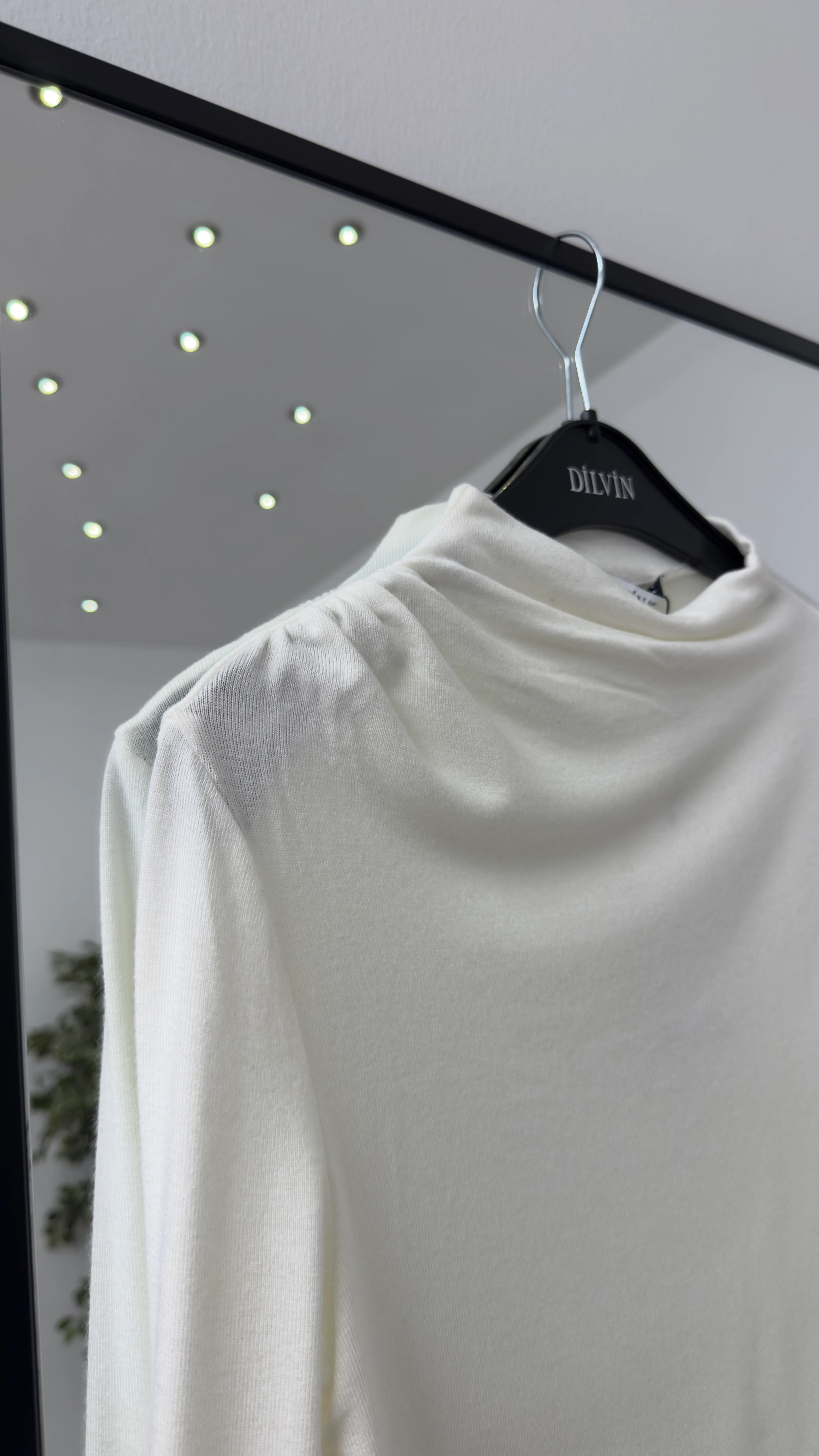 Büzgülü Uzun Kollu Top - Siyah/Ekru