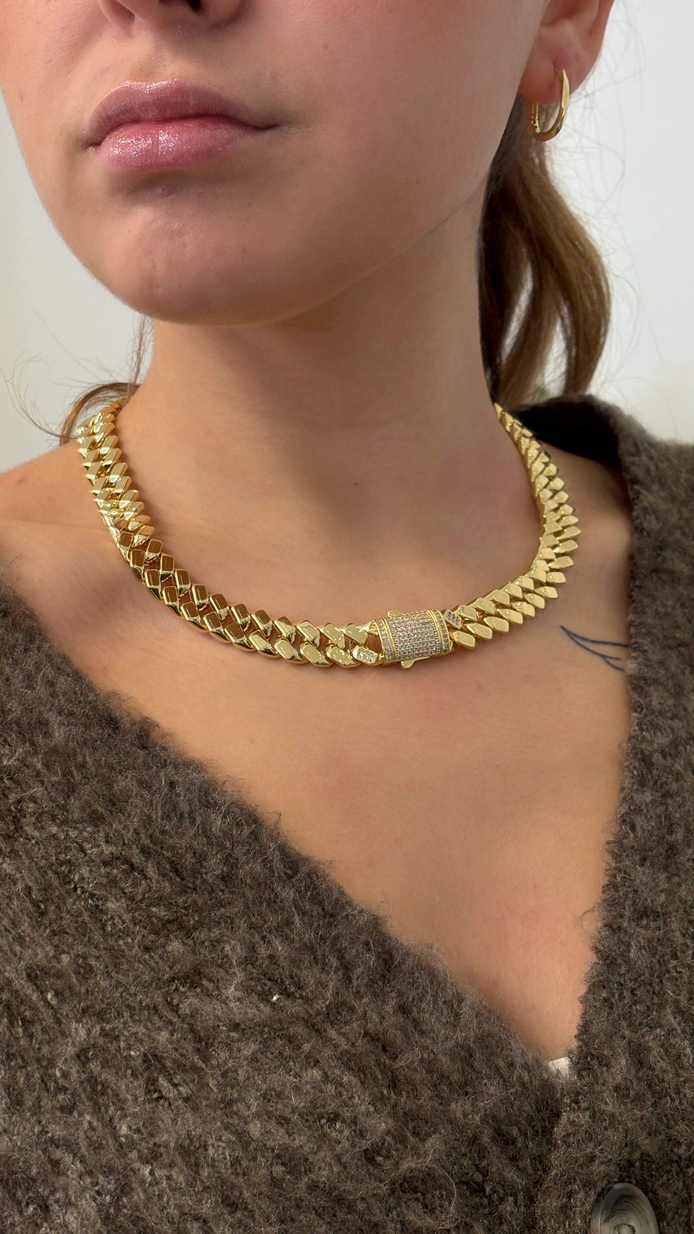 Taşlı Kilit Detaylı Zincir Kolye (14ayar altın kaplama)