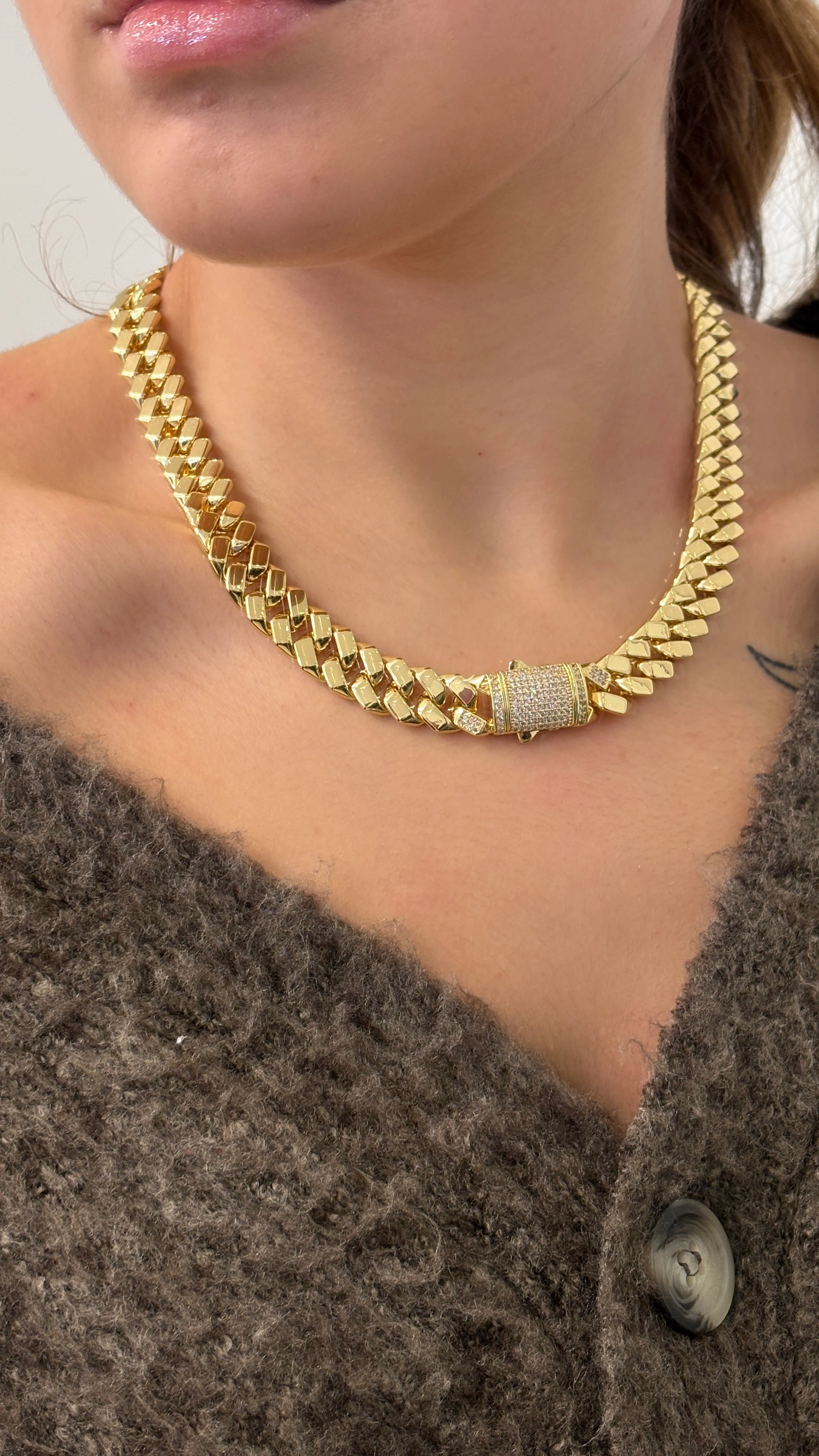 Taşlı Kilit Detaylı Zincir Kolye (14ayar altın kaplama)