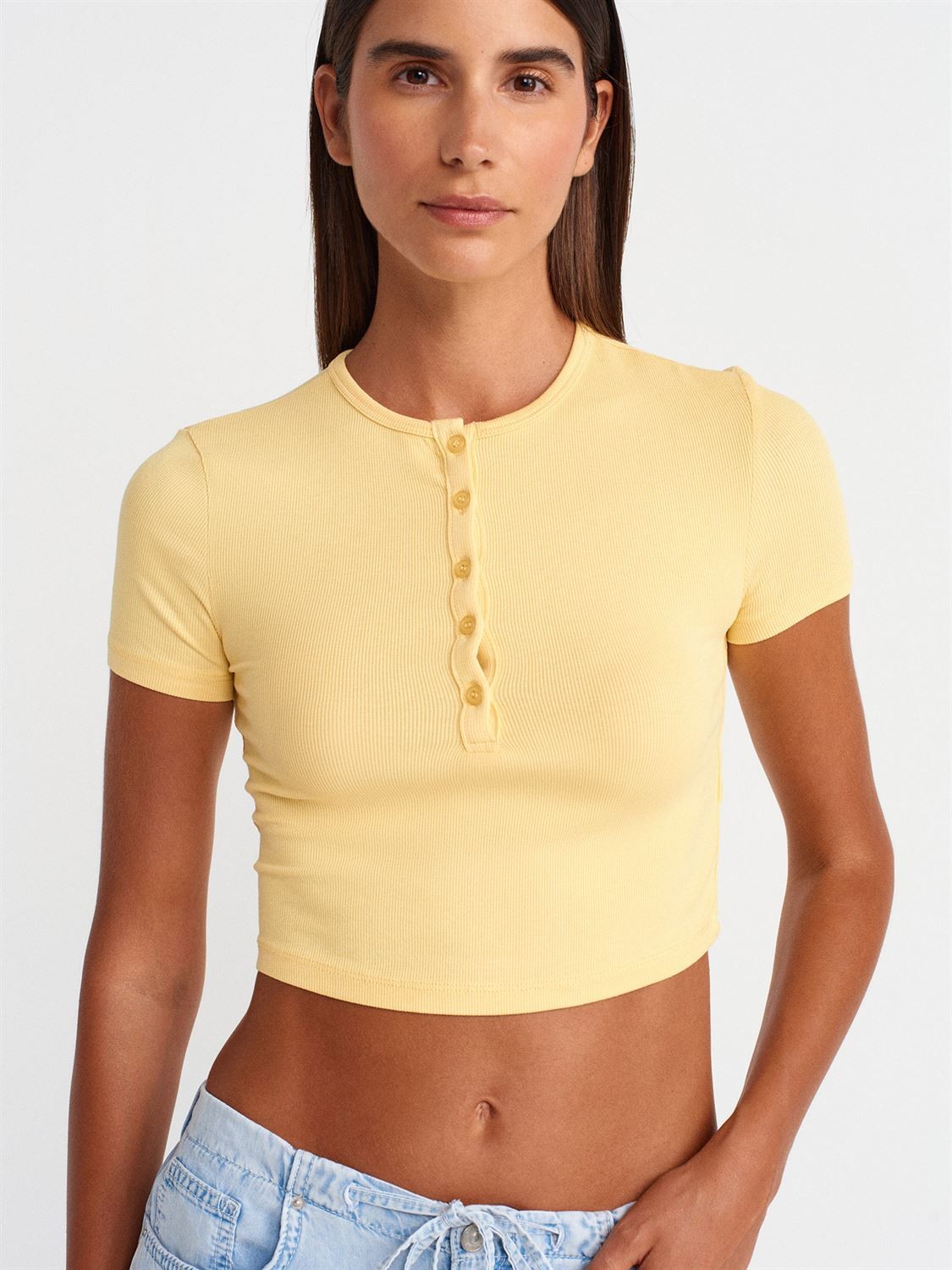 Düğme Detaylı Crop Top Sarı
