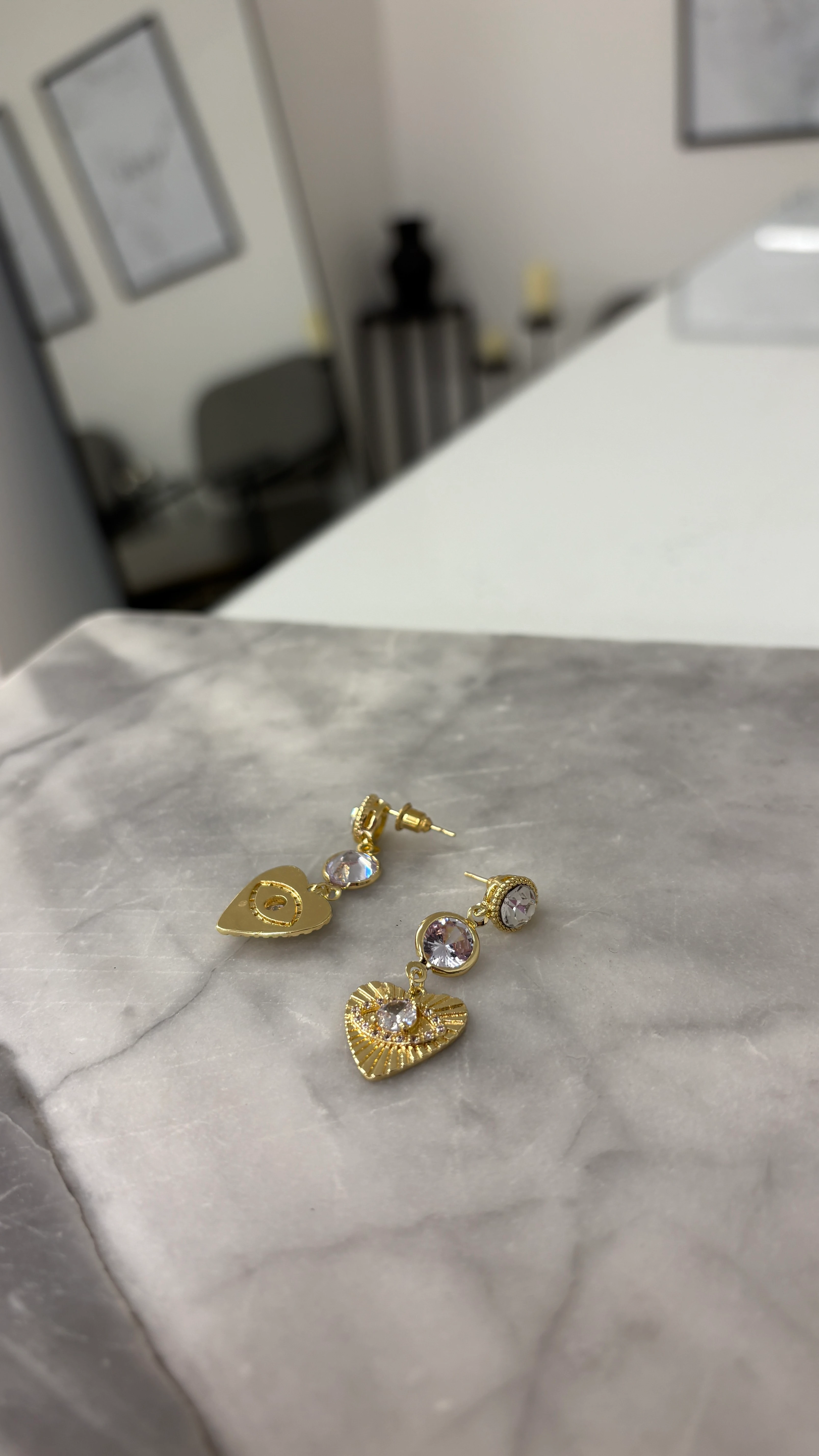 Kalpli Taşlı Sallantılı Küpe (altınkaplama)