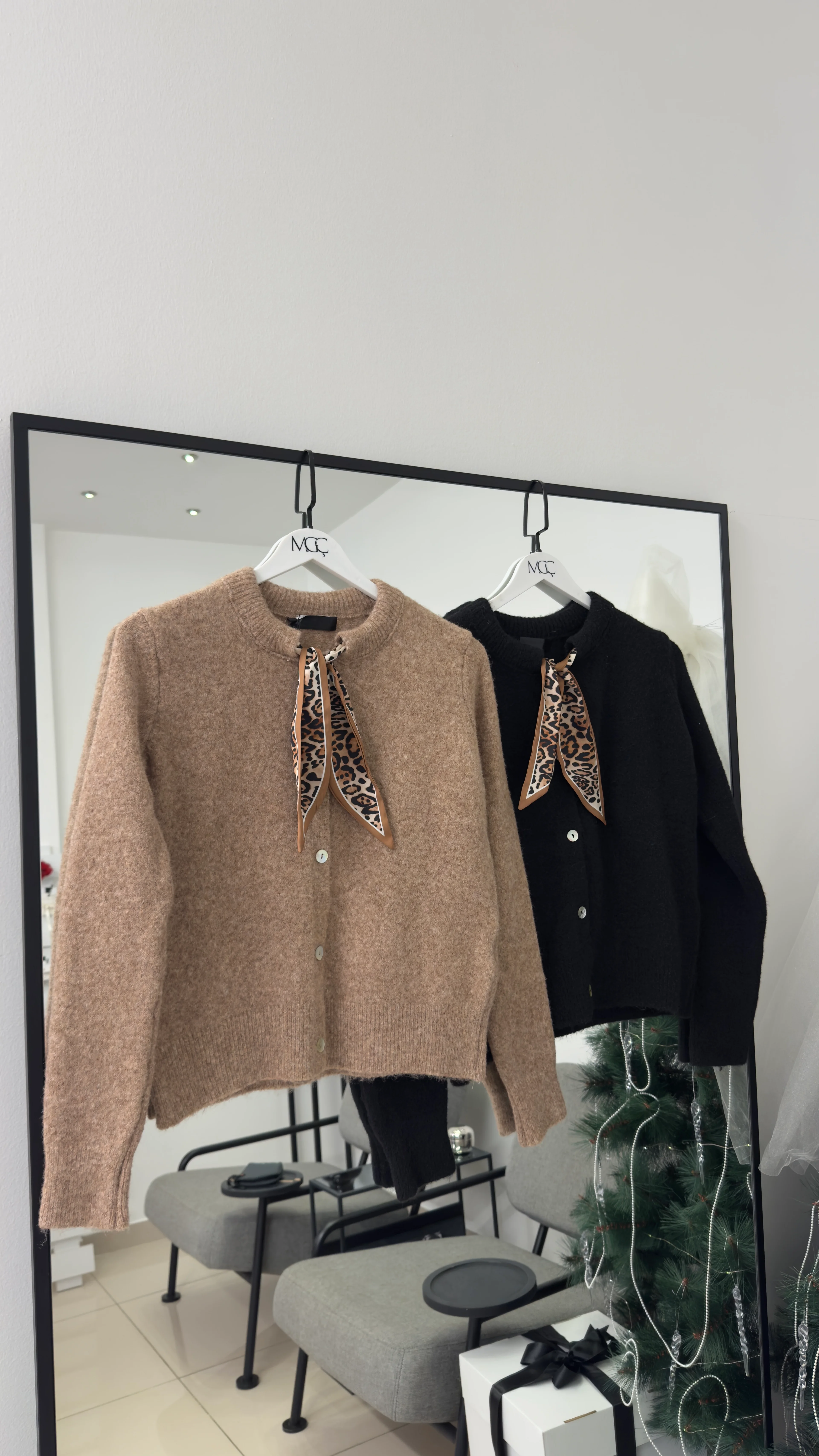 Fular Detaylı Triko Hırka/ Koyu Bej- Siyah