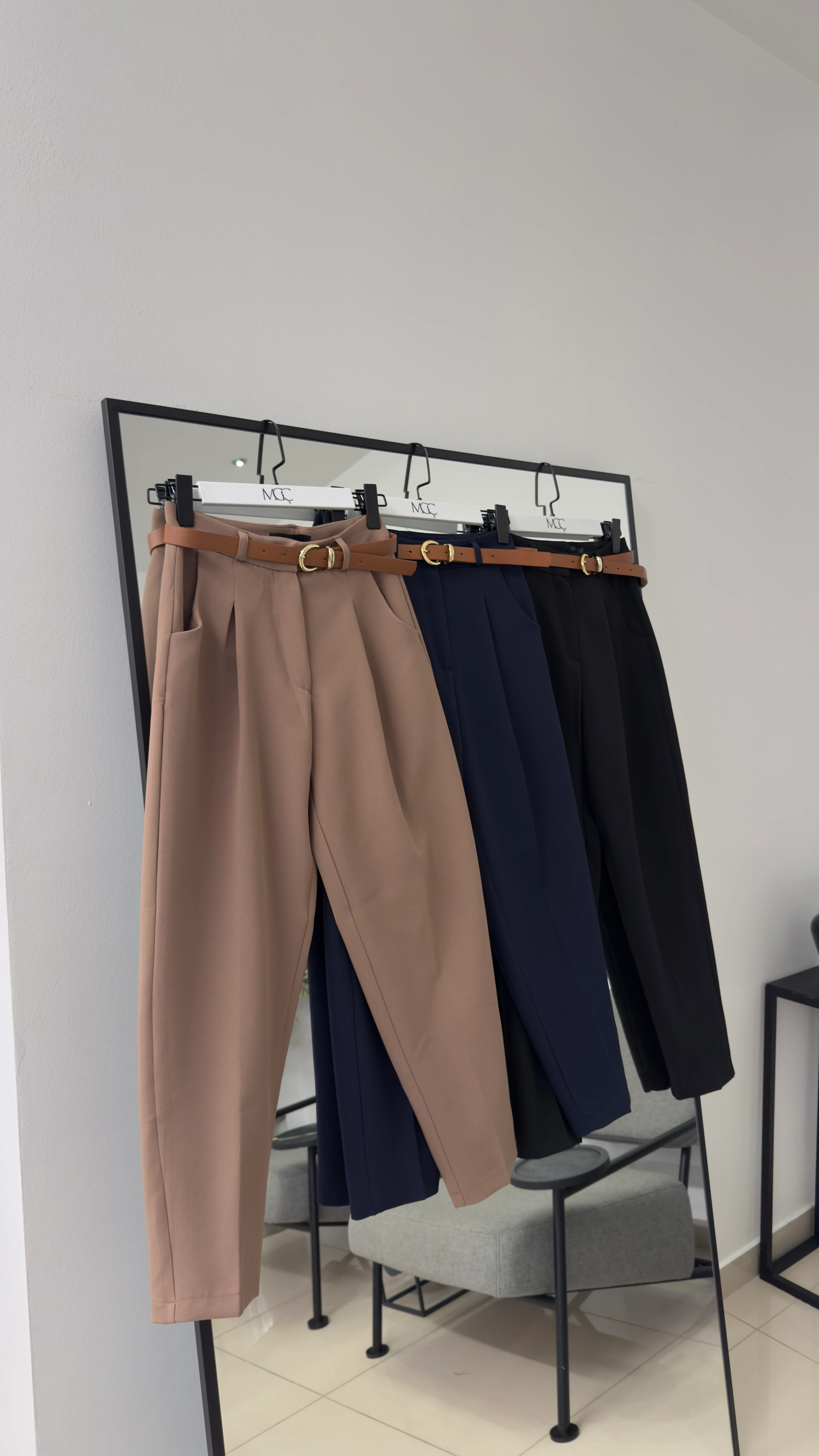 Kemerli Arkası Kapak Cepli Pantolon