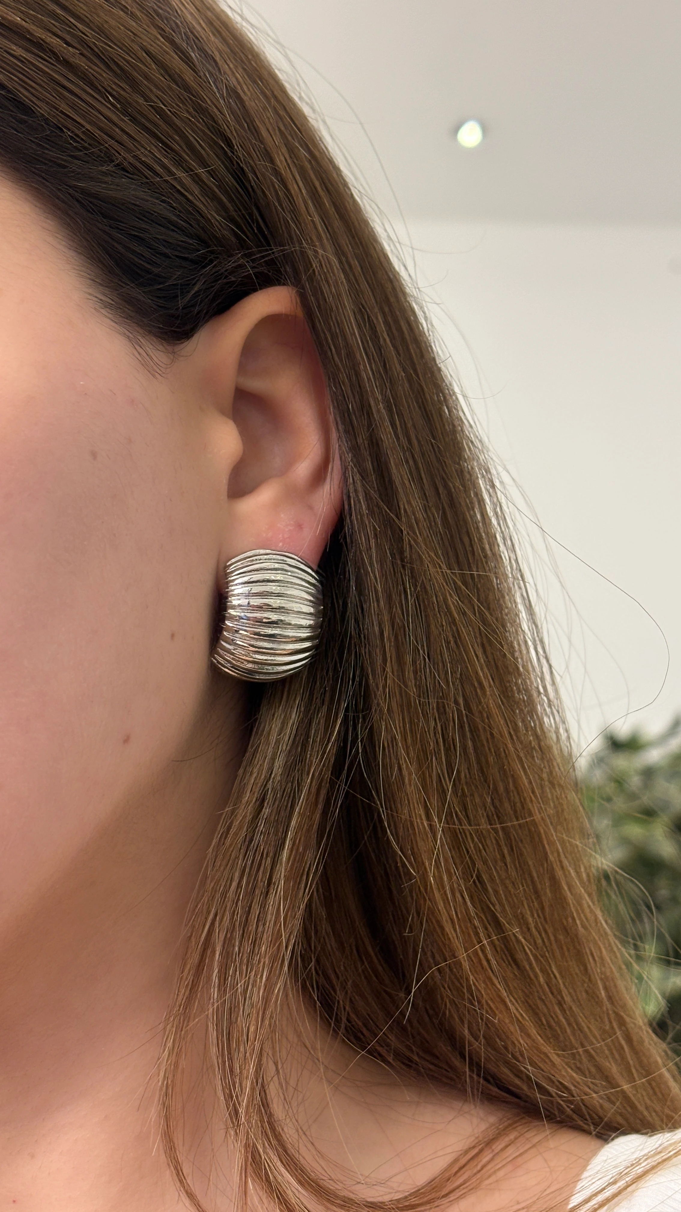 Gümüş Vintage Çizgili Yarım Bombe Küpe