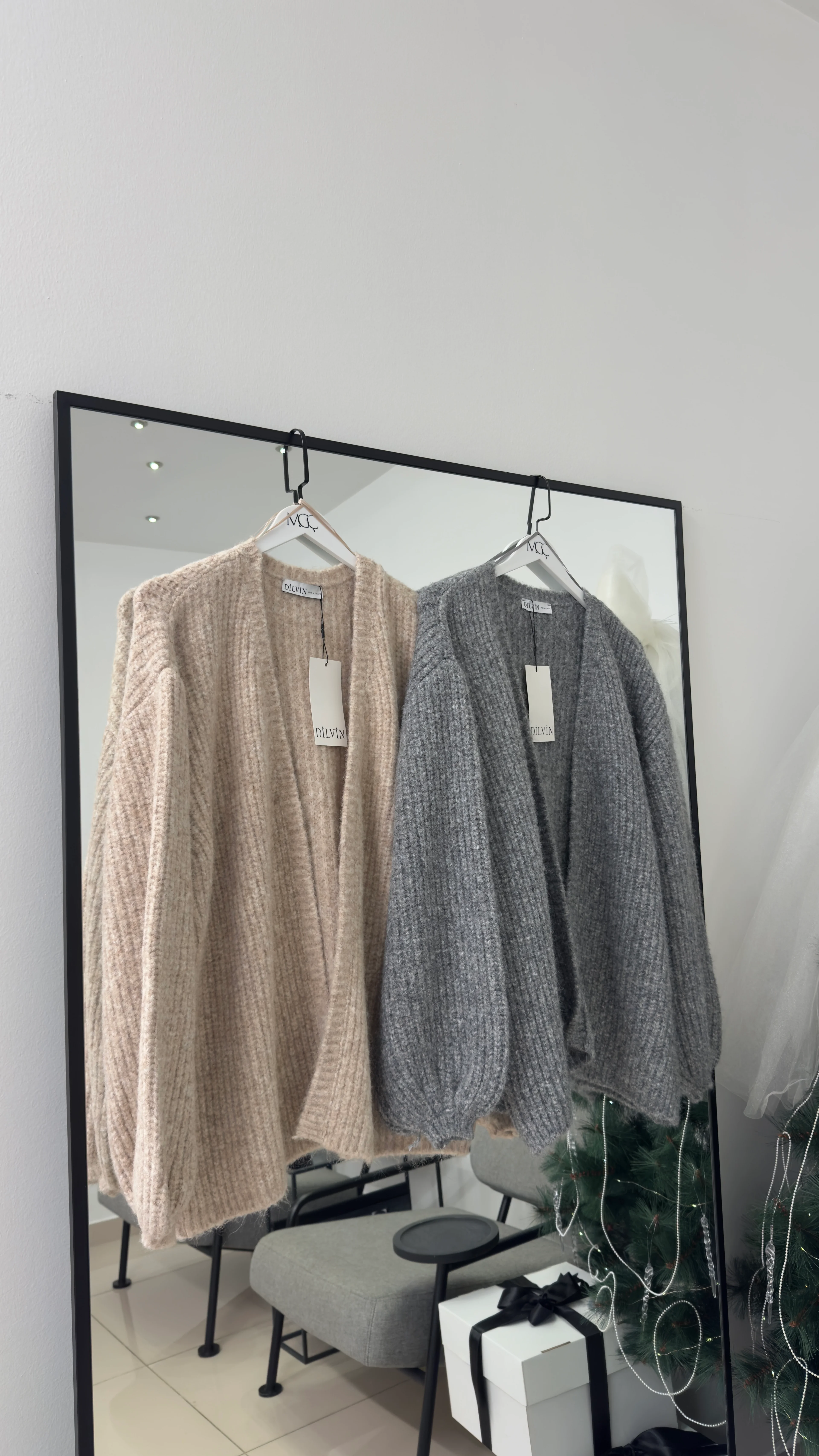 Yumuşak Dokulu Dökümlü Triko Hırka