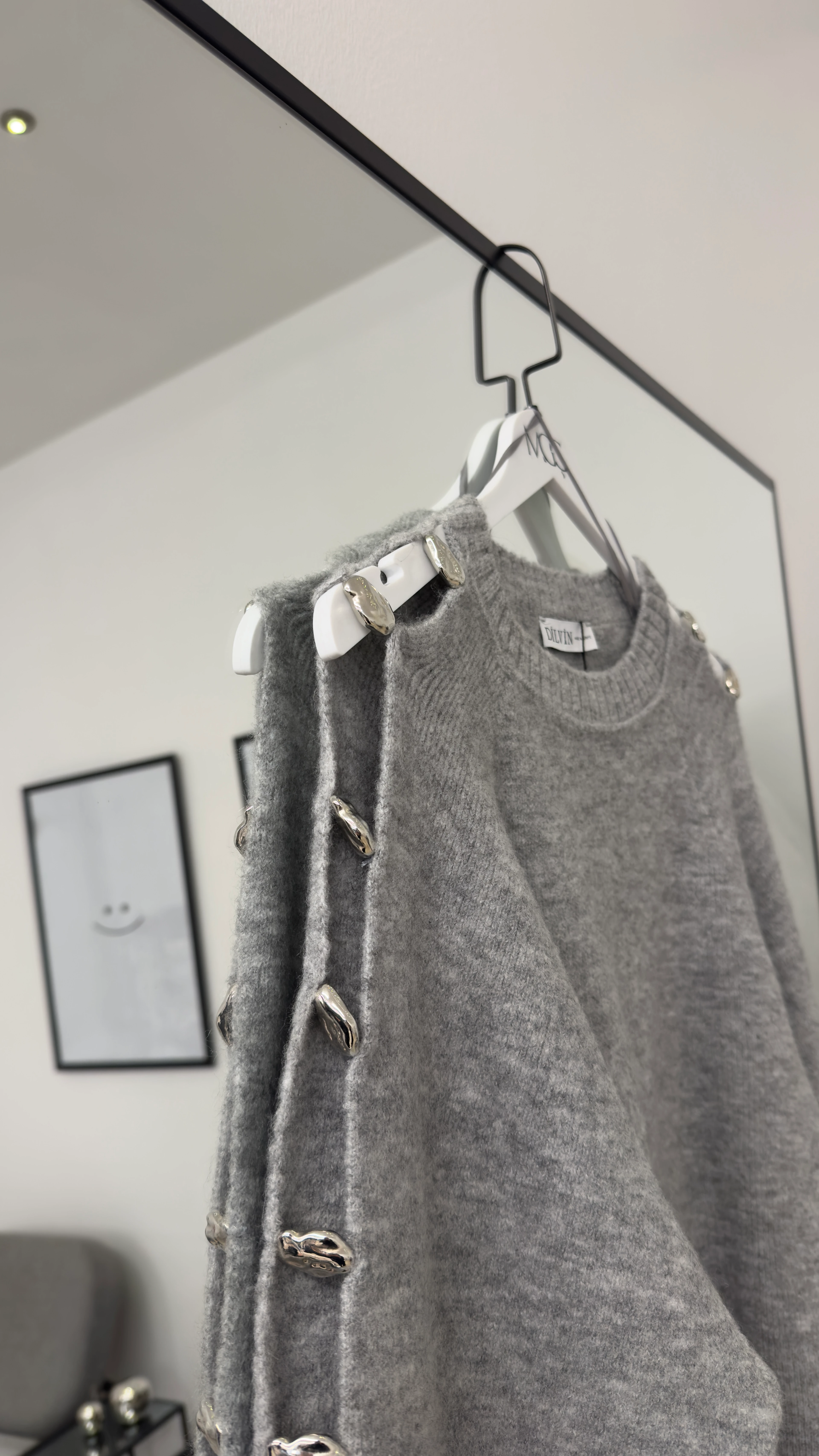 Aksesuar Detaylı Kazak- Gri