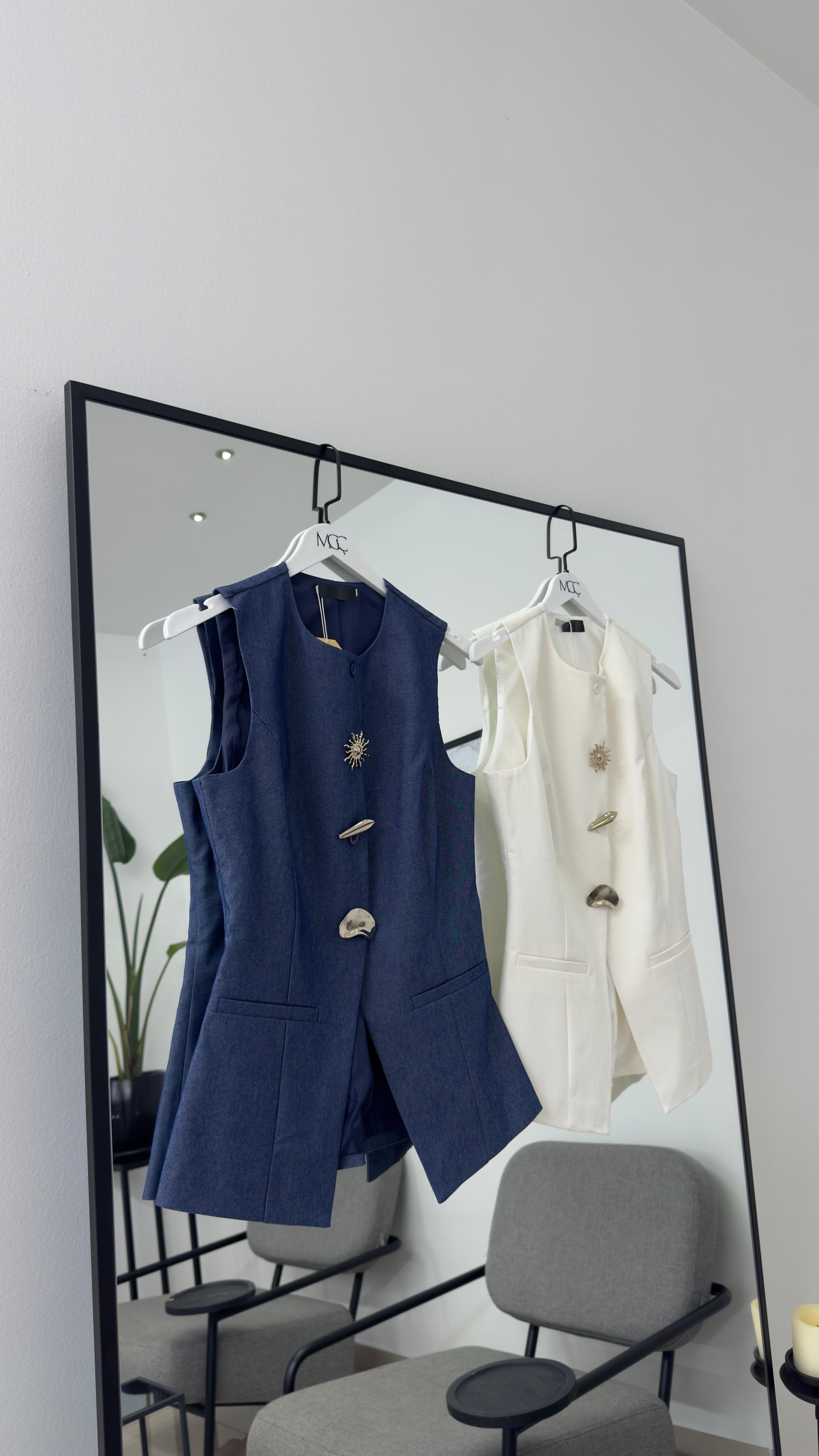 Broş Detaylı Gabardin Yelek/ Lacivert