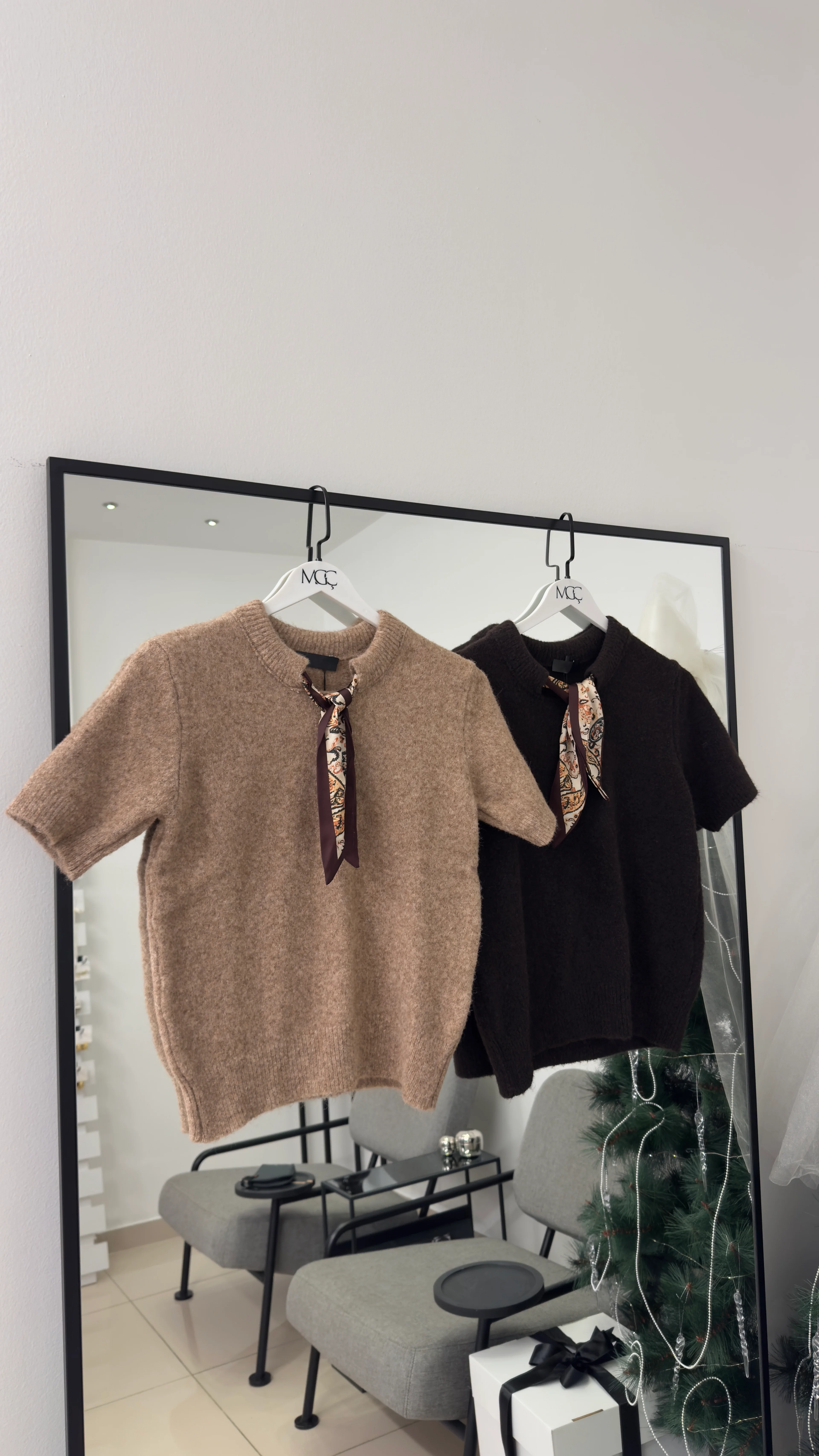 Fular Detaylı Kısa Kol Triko / Kahve- Bej