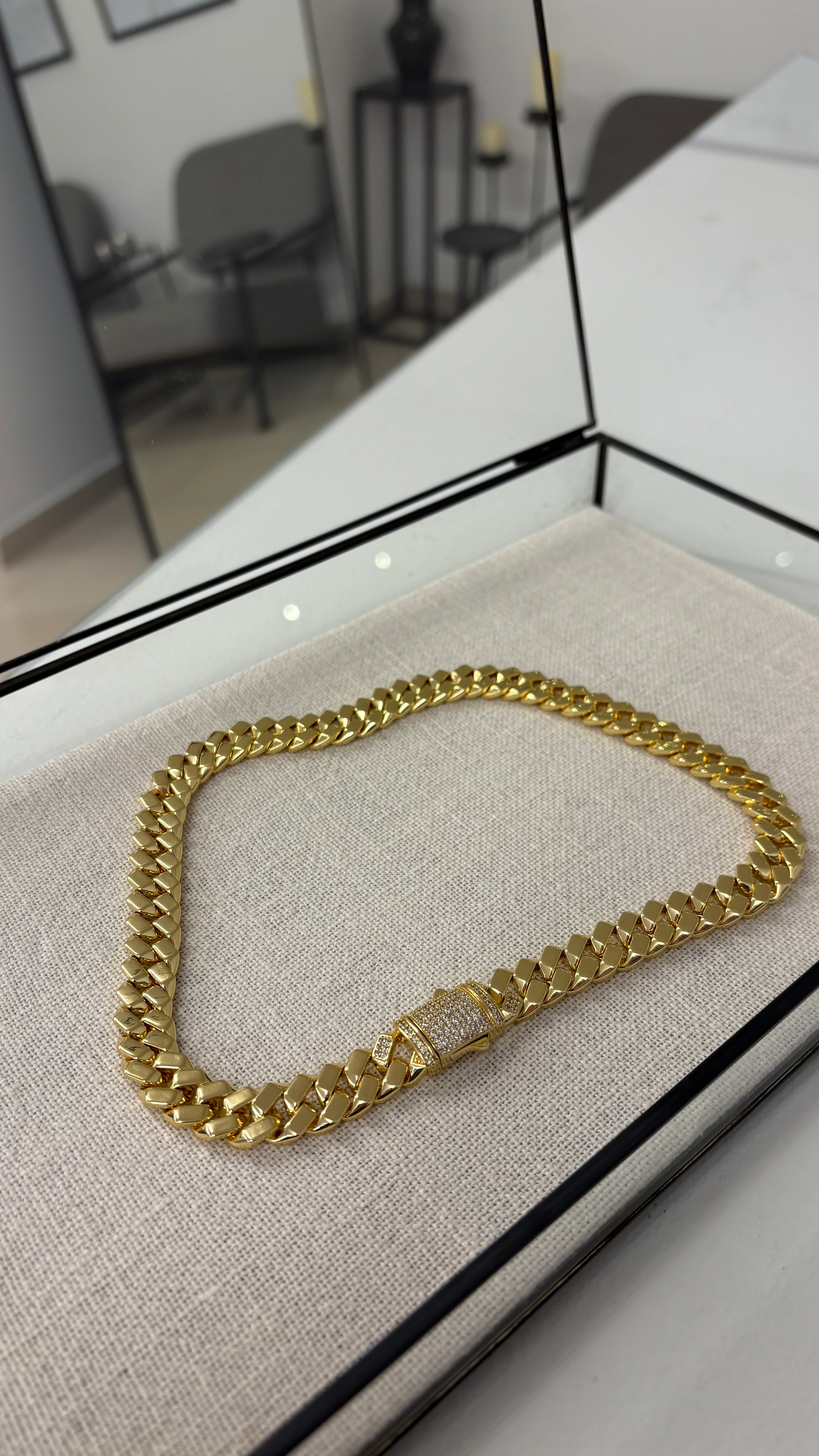 Taşlı Kilit Detaylı Zincir Kolye (14ayar altın kaplama)