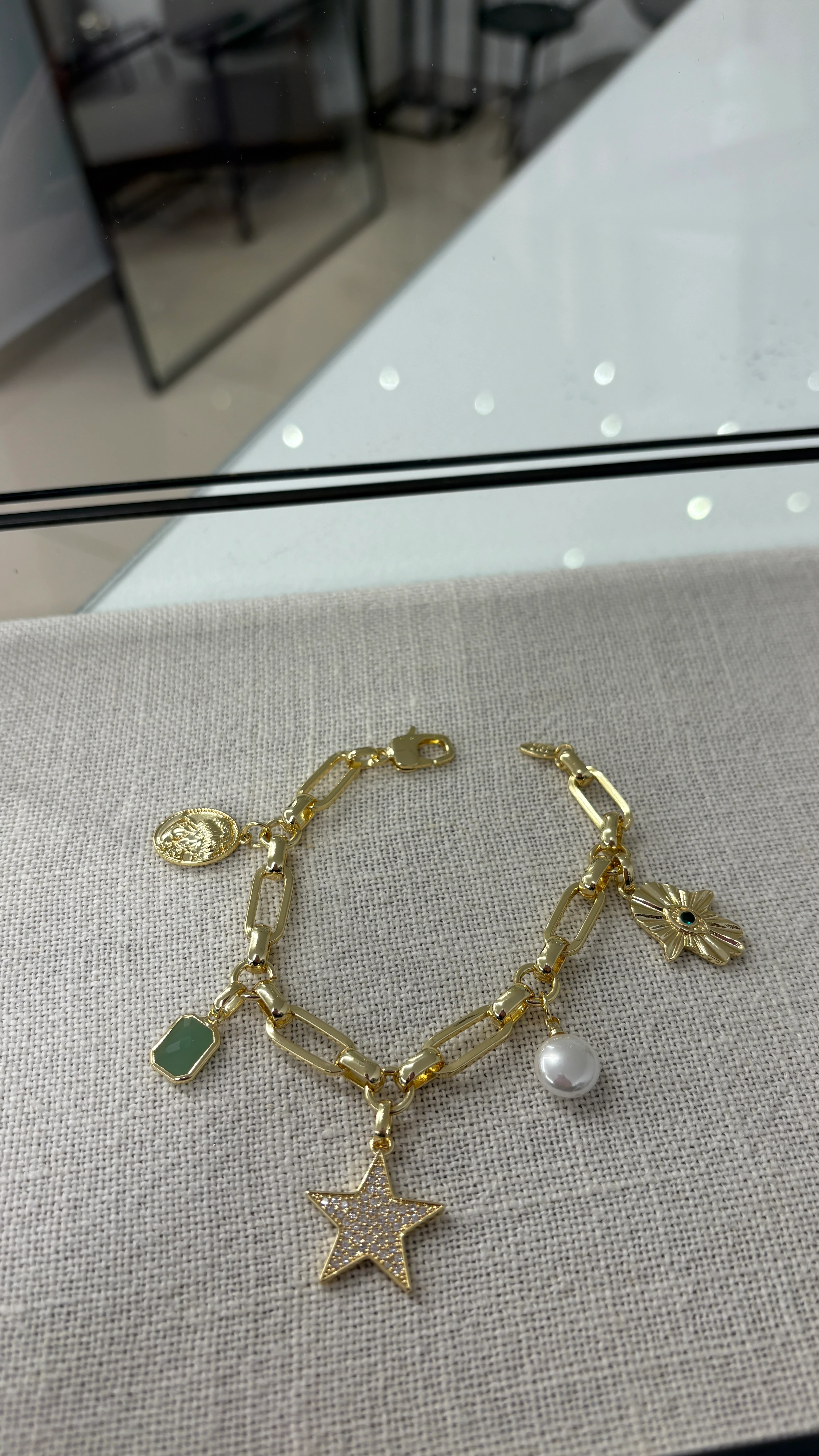 Yıldız Çarmlı Bileklik (altın kaplama)